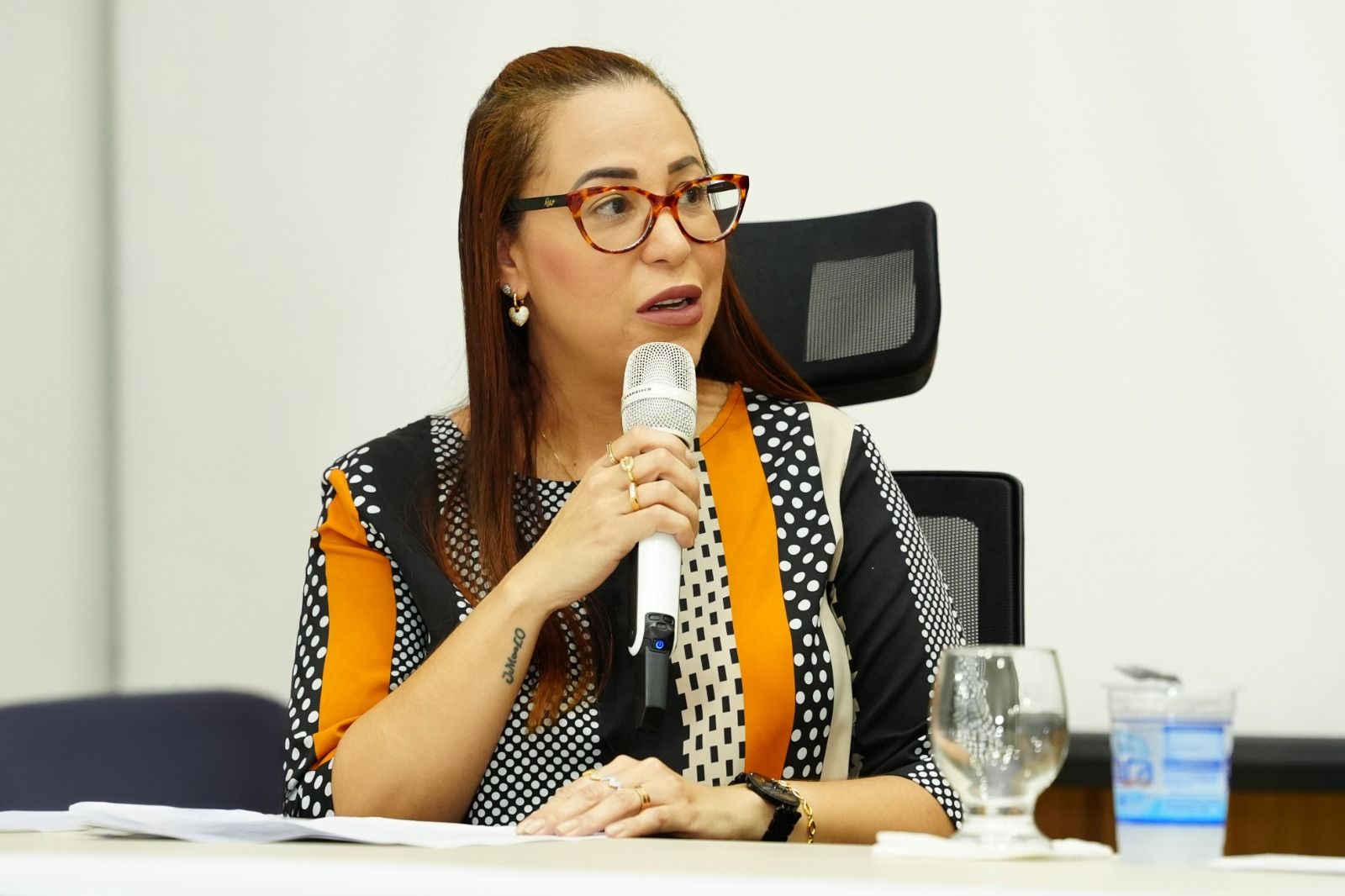 A coordenadora do Nudeca, defensora pública Elisa Maria destacou o papel da DPE na proteção de crianças e adolescentes em situação de vulnerabilidade.