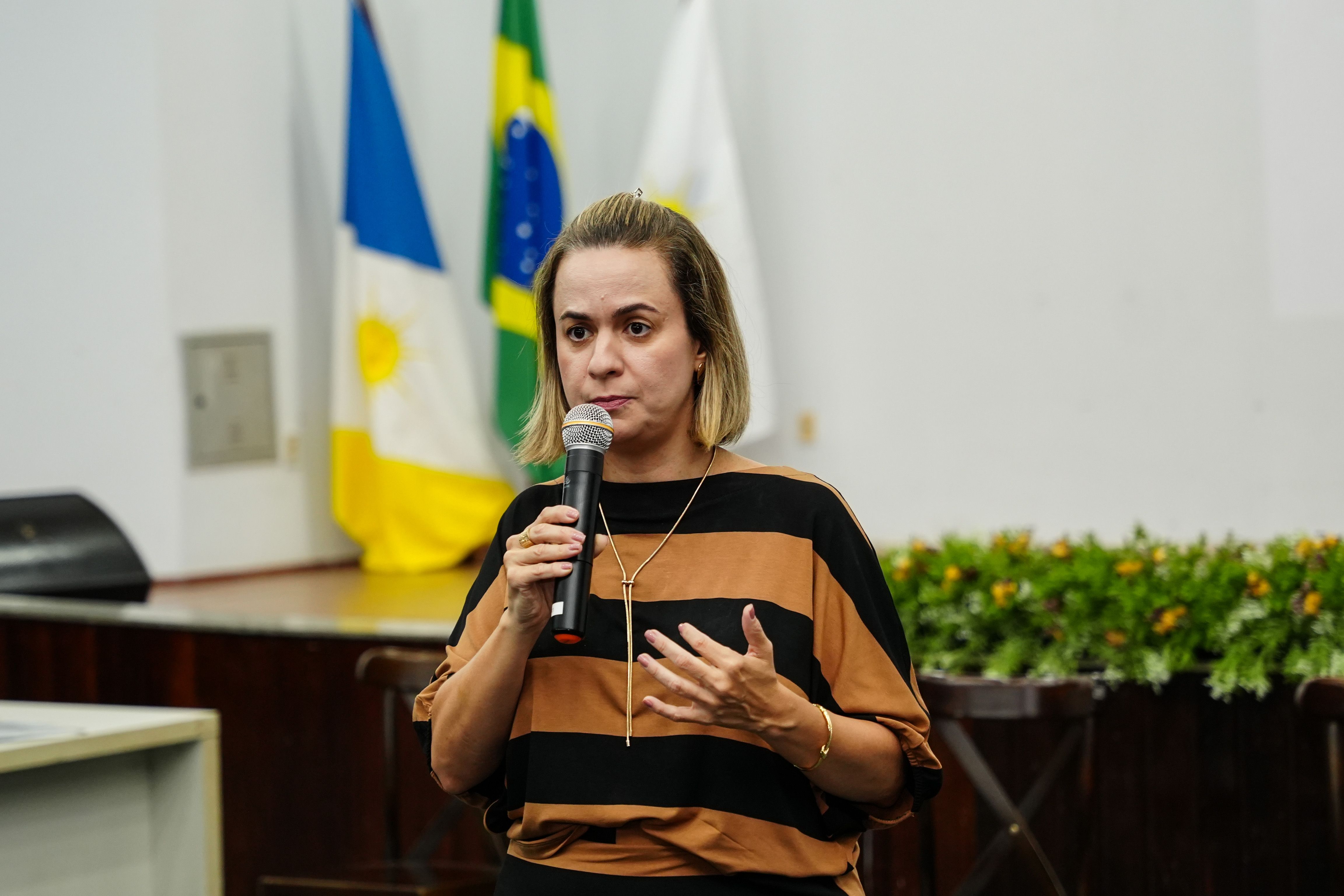Segundo a Defensora Pública, o intercâmbio entre as instituições fortalece o trabalho de combate à violência contra a mulher