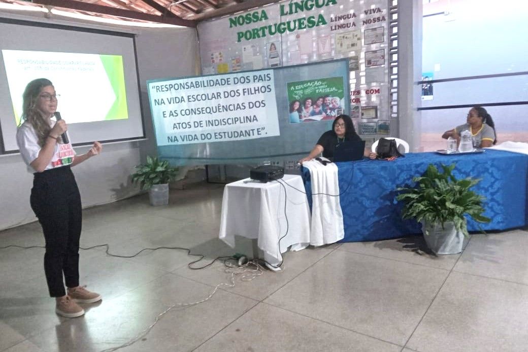 Defensora pública Mylena Fernandes ministrou palestra no Colégio Estadual Justino de Almeida