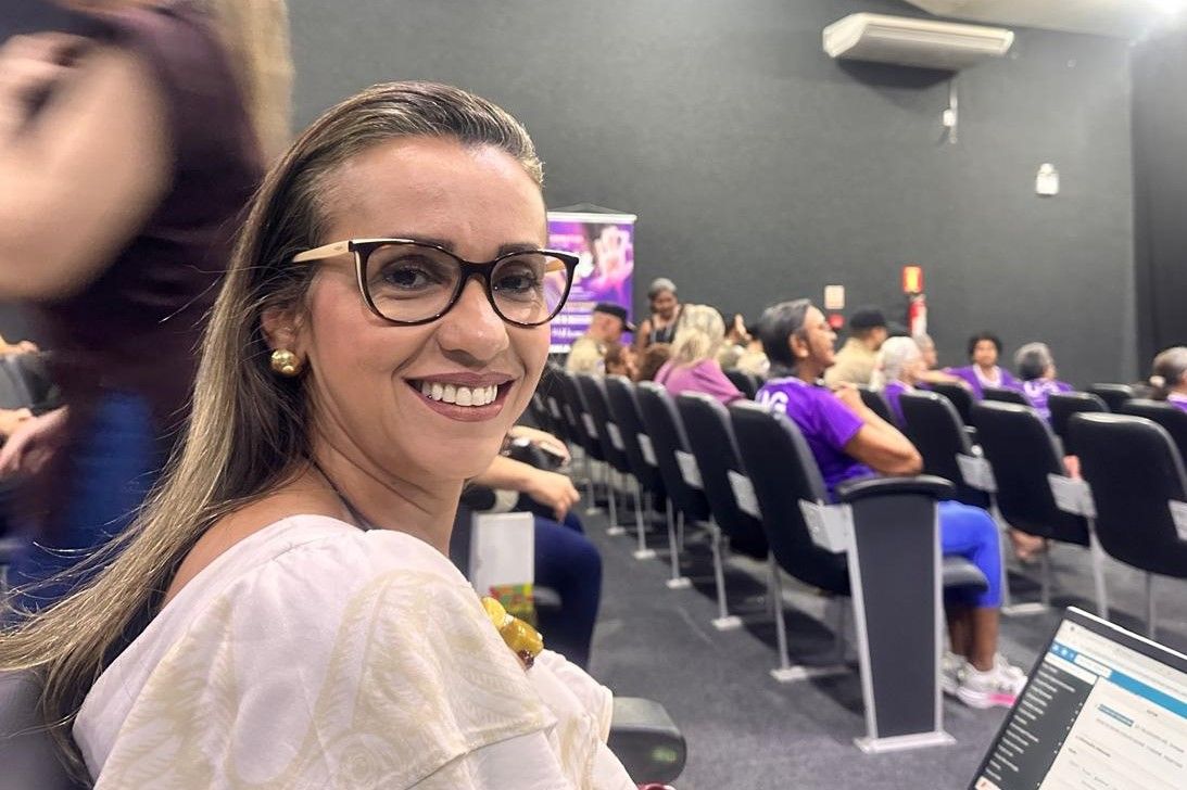 A defensora pública Chárlita Teixeira da Fonseca Guimarães prestigiou o evento e representou a Instituição.