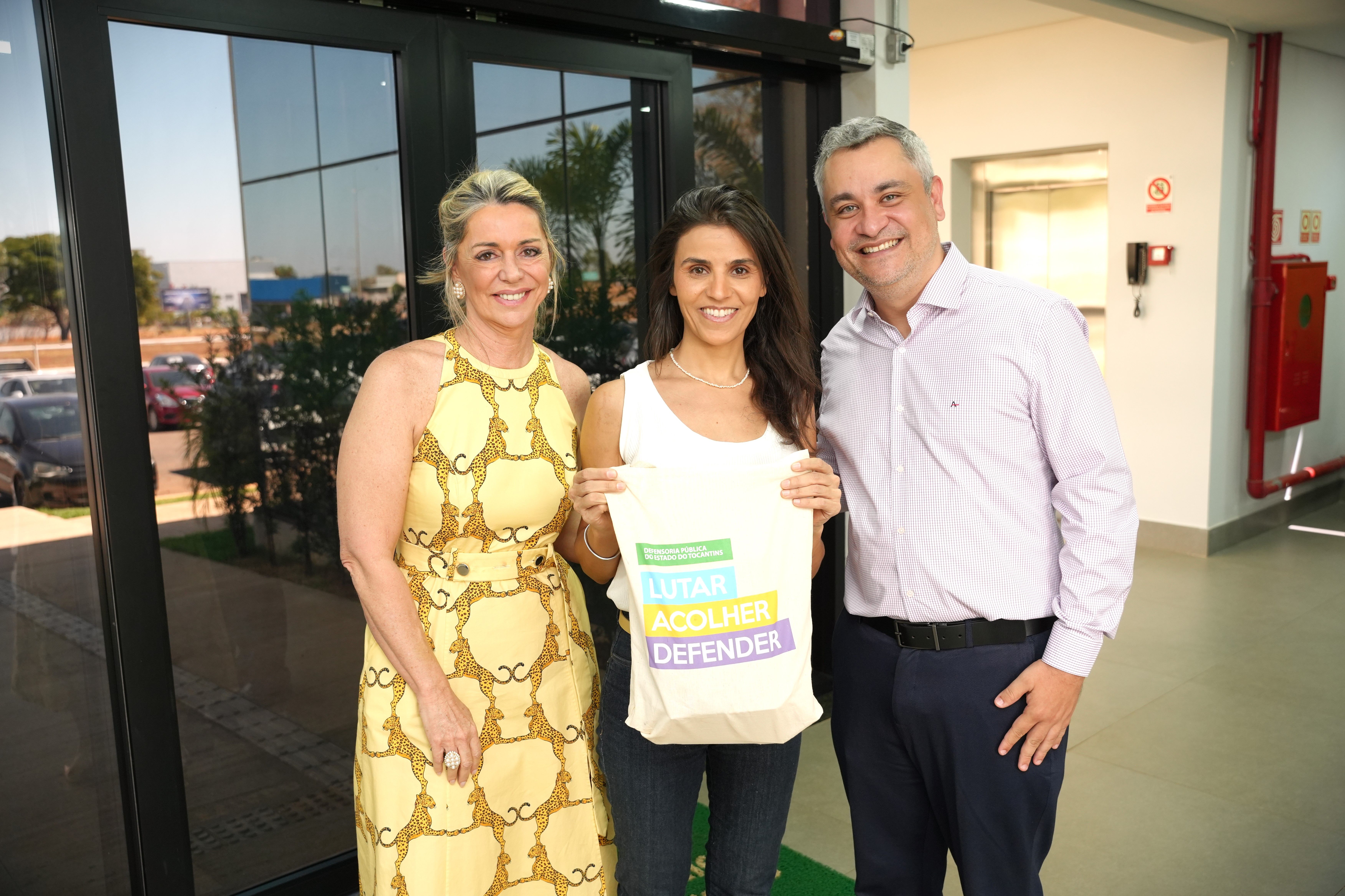A Secretária Gabriela Siqueira Campos é parceira e esteve presente na entrega do abrigo.