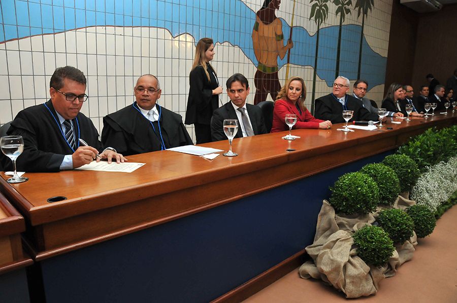 Conselheiro Severiano Costandrade durante assinatura de Termo de Posse