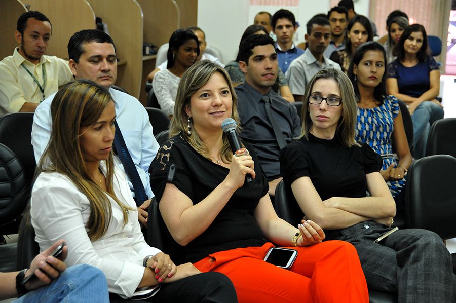 Defensora pública e diretora regional Larissa Pultrini durante o Alinhamento Estratégico