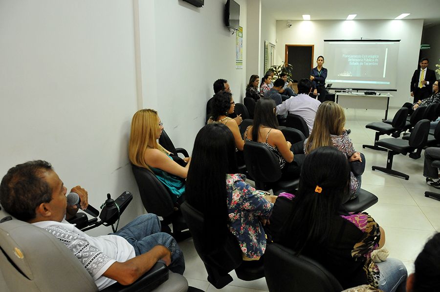 Assistente de defensoria Gely do Nascimento,  participa com apontamentos durante Alinhamento Estratégico