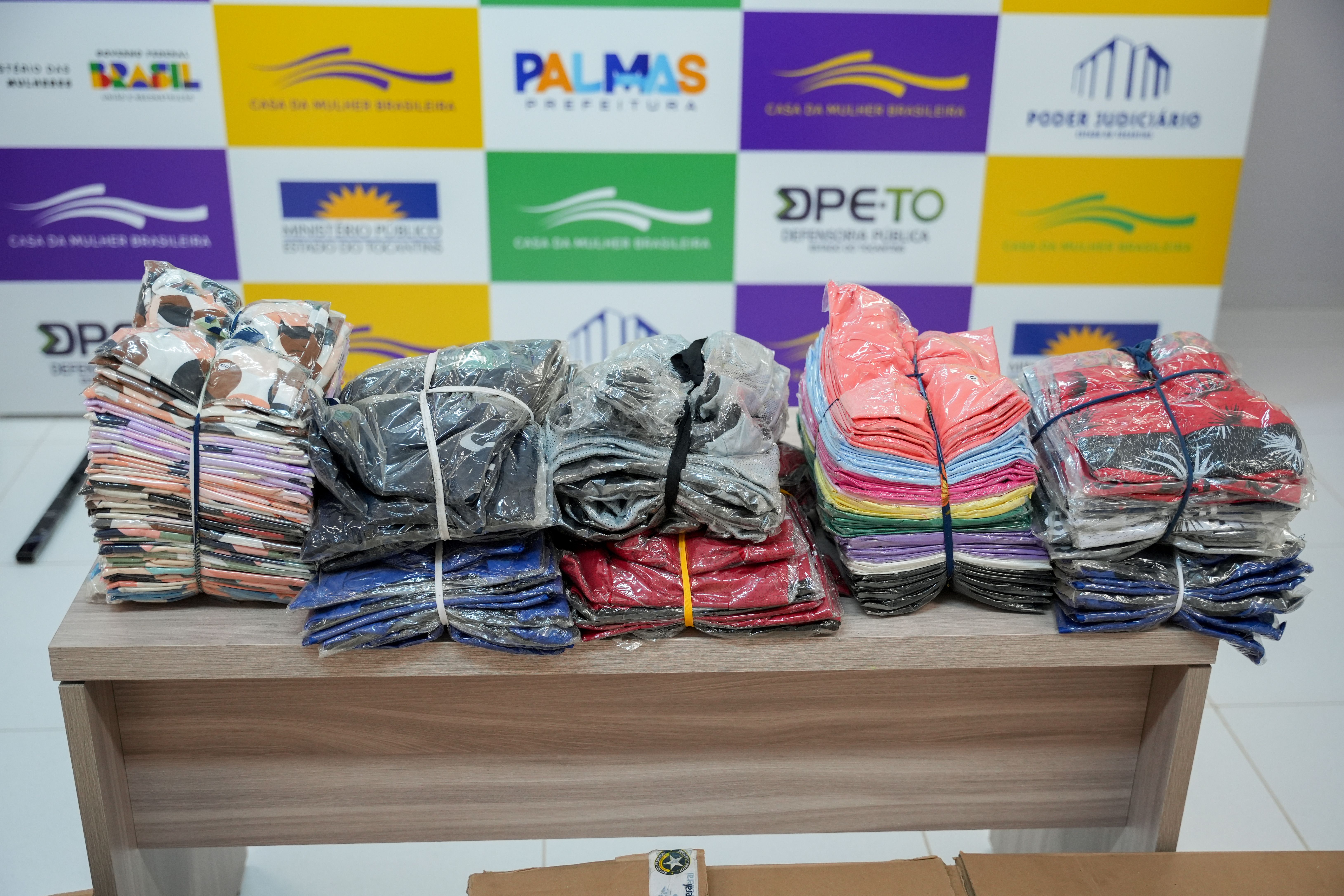 A proposta é que as roupas entregues hoje sejam utilizadas como matéria-prima nas oficinas de capacitação