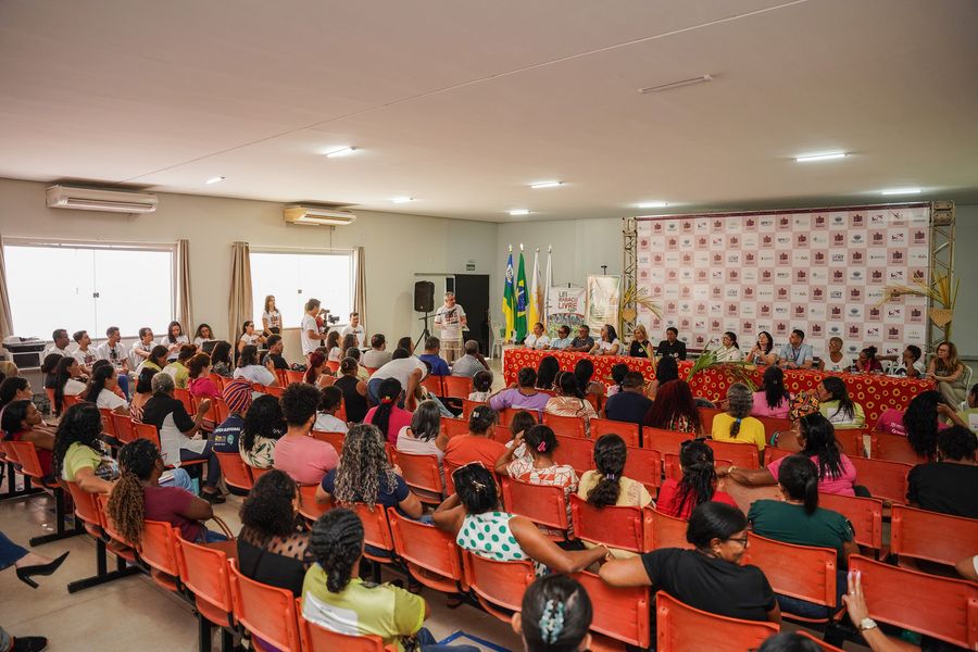 Solenidade de abertura reuniu autoridades e quebradeiras de coco babaçu de vários municípios