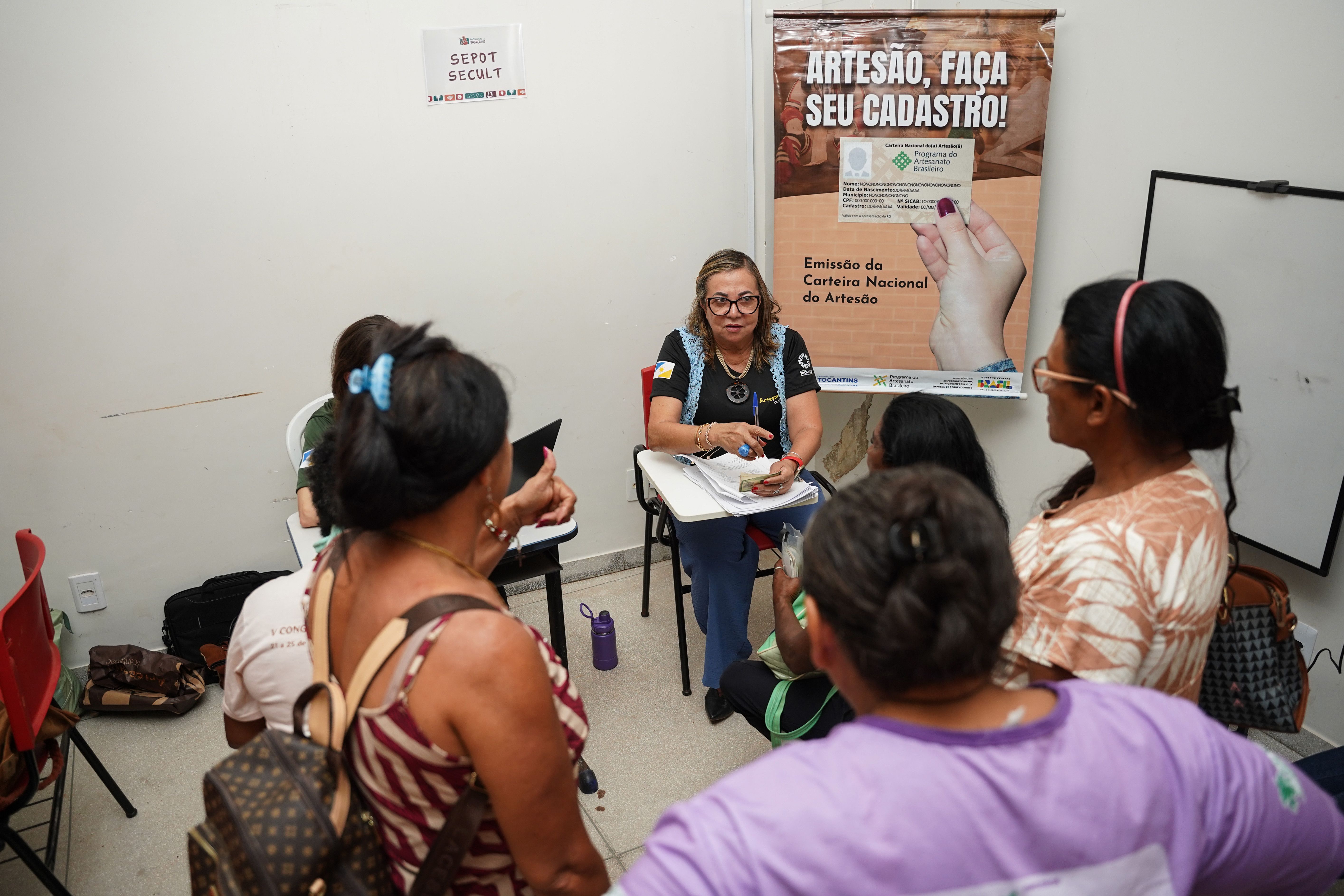Mulheres em atendimento pela equipe da Sepot e Secult