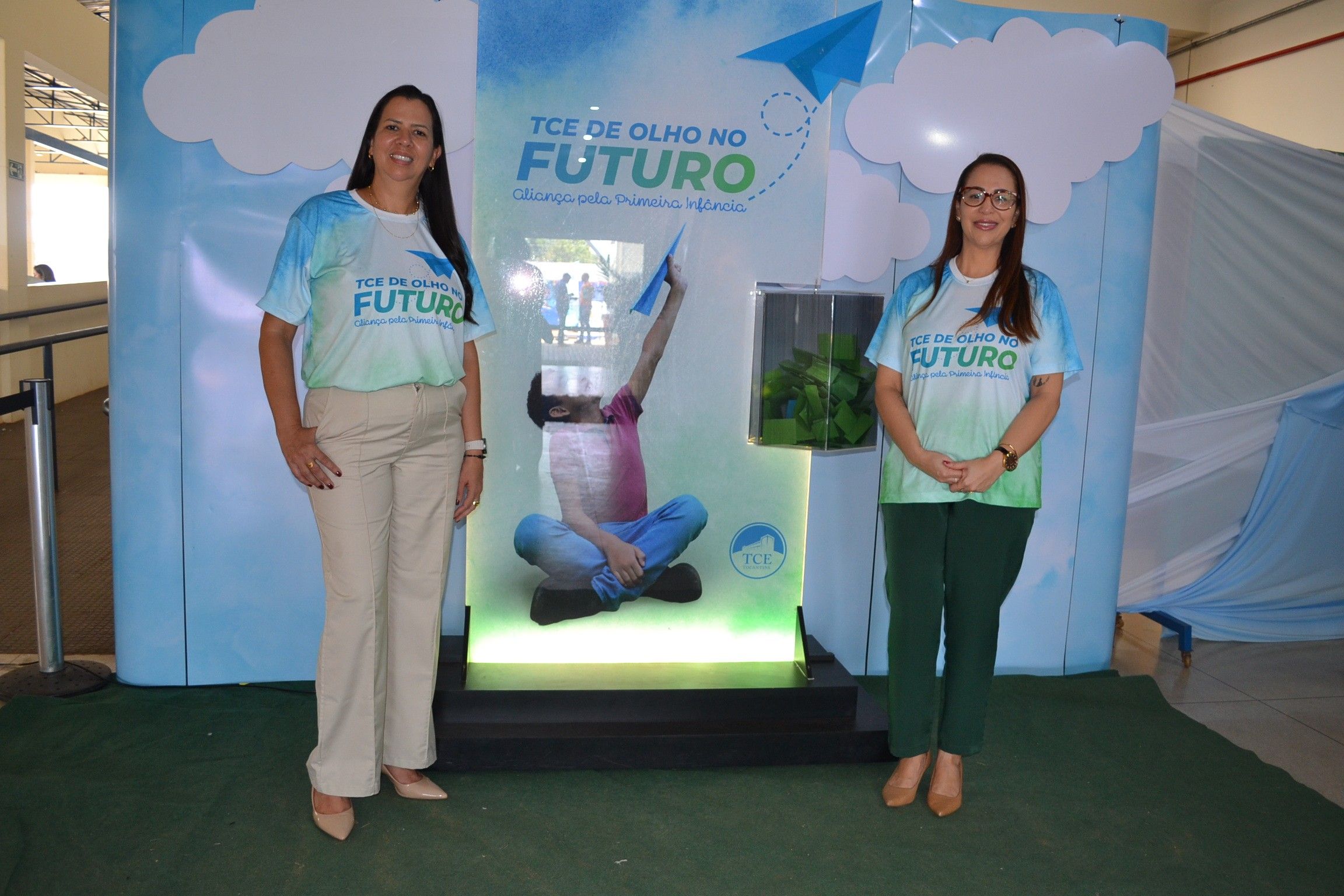 Defensoras públicas Elisa Maria (D) e Cláudia de Fátima Pereira Brito participaram da ação em Araguatins