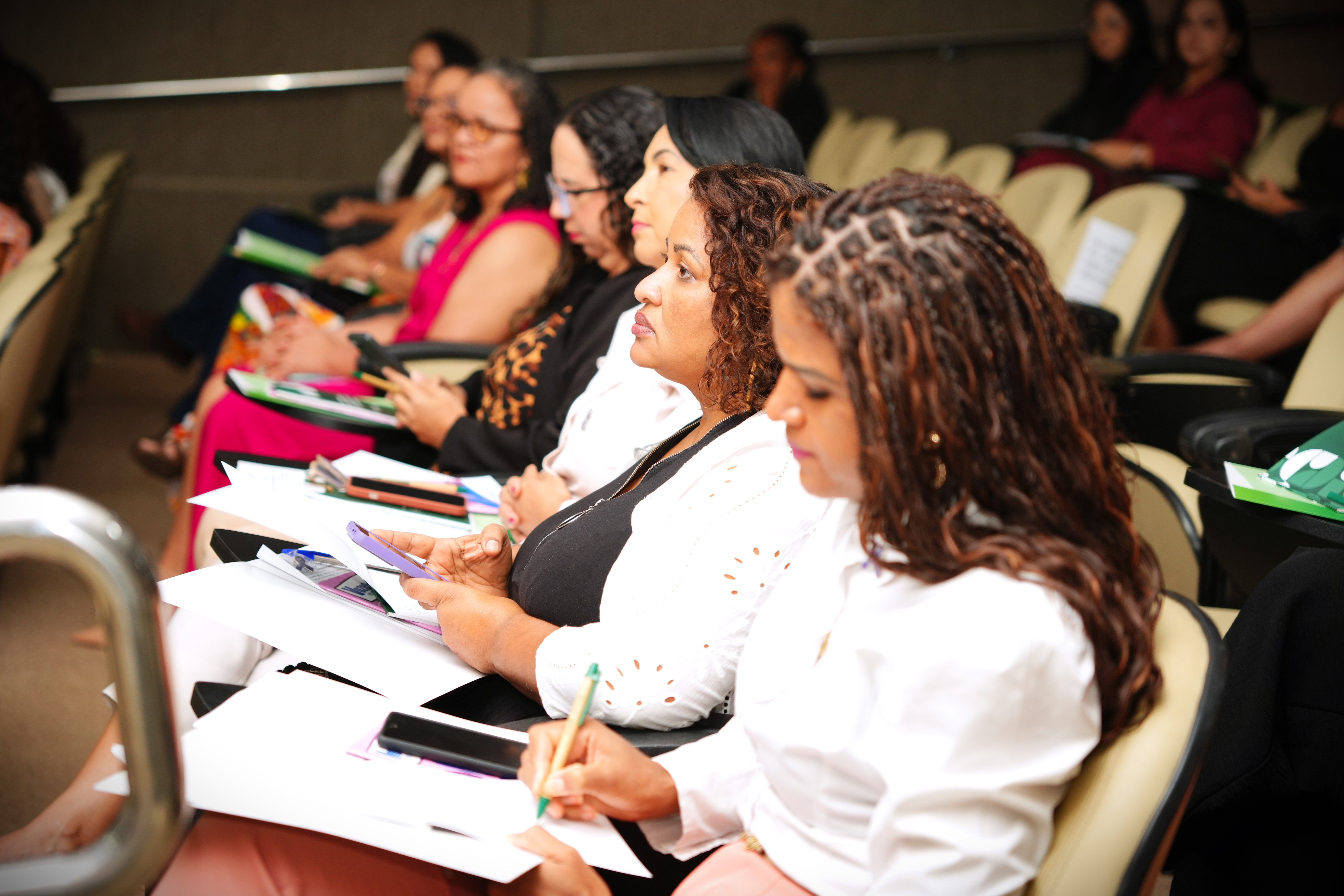 O curso visa preparar líderes comunitárias para a identificação das diferentes formas de violência e acolhimento das vítimas