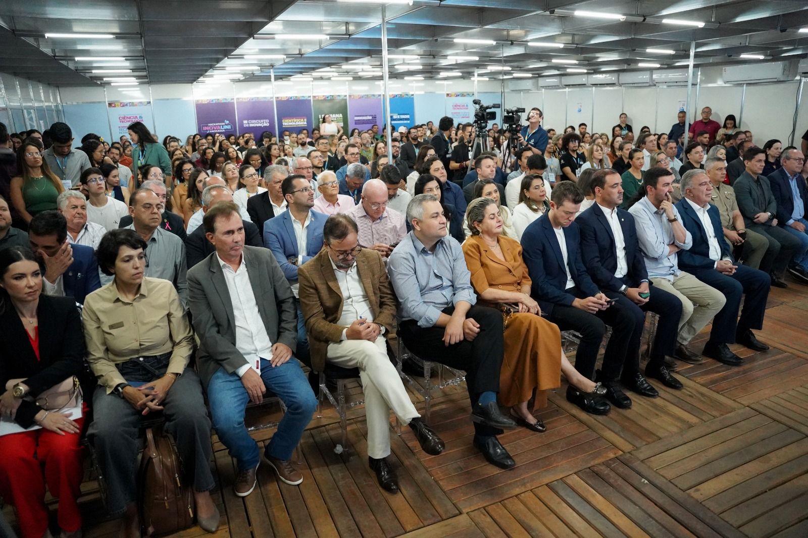 Solenidade de abertura contou com a presença de autoridades e acadêmicos da Universidade