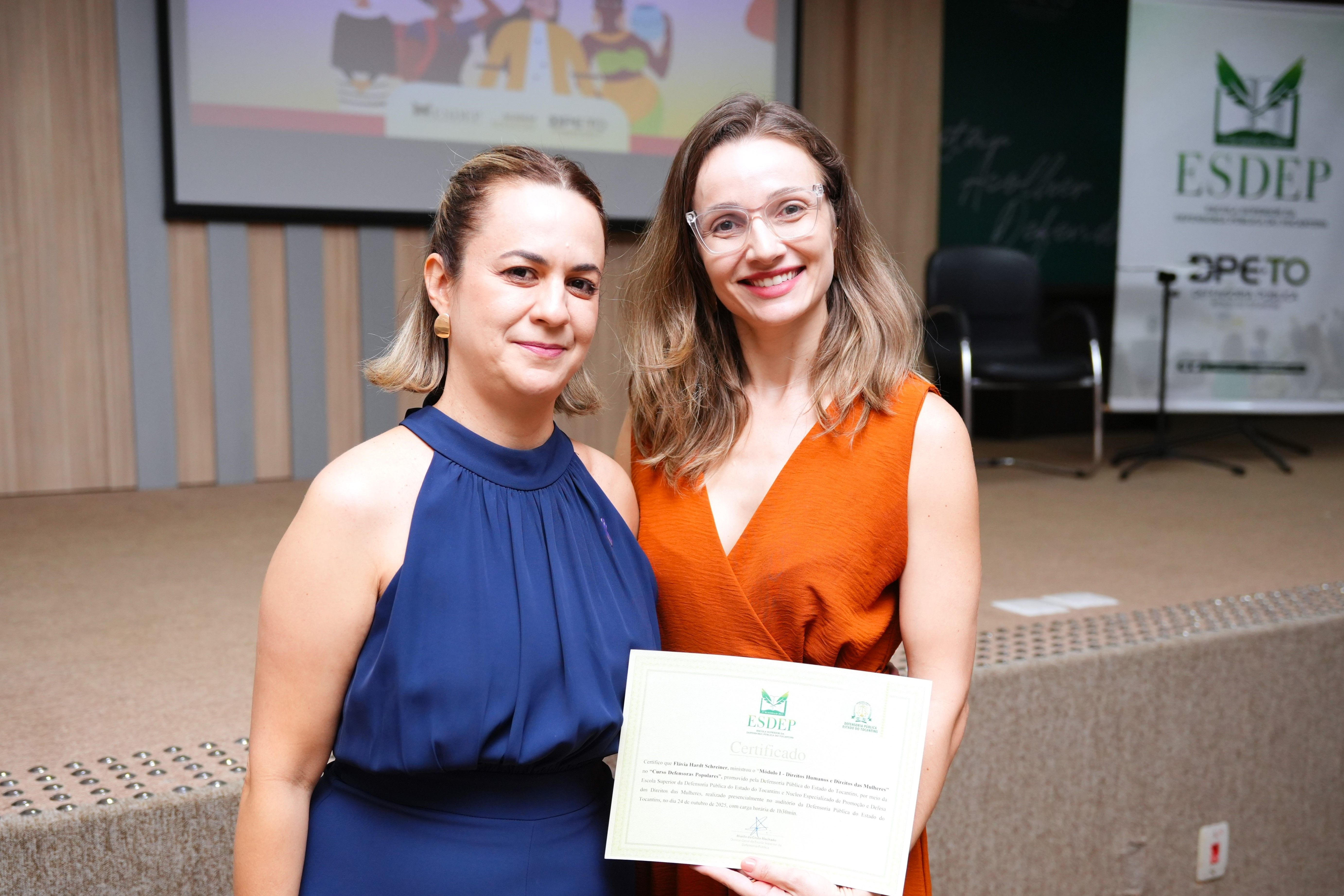 A primeira aula contou com a participação da defensora pública Flávia Hardt Schreiner, que atua em Natividade.