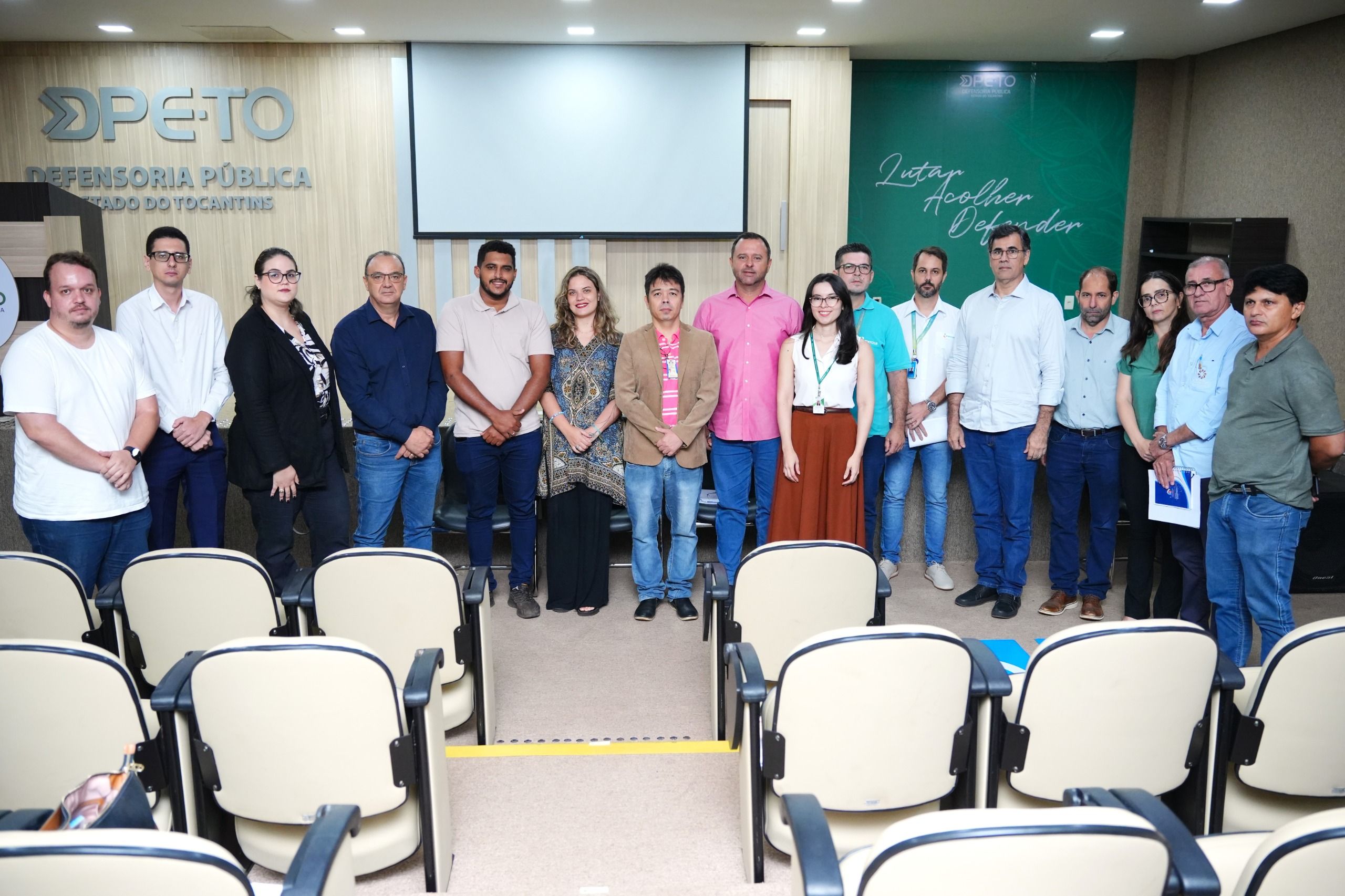 Órgãos do Estado, Município, Concessionárias de energia e água, e representantes dos moradores do setor Água Fria participaram da reunião promovida pelo Nuamac de Palmas.