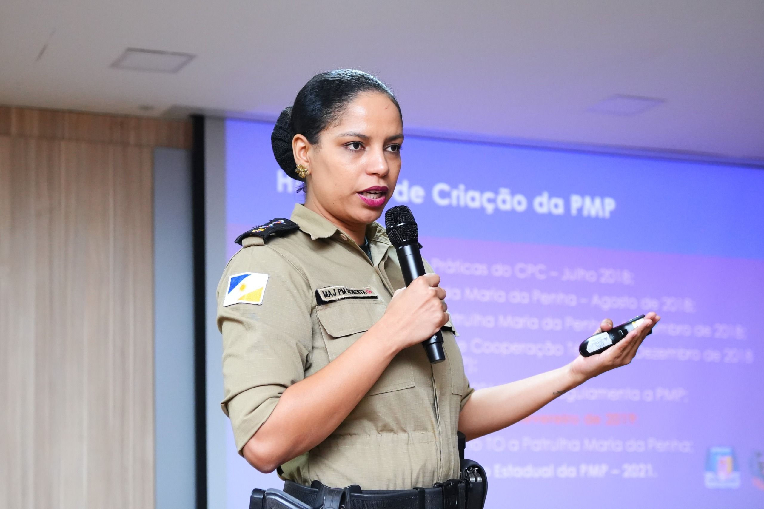 Major Flávia Roberta Pereira de Oliveira foi uma das facilitadoras do curso desta sexta-feira