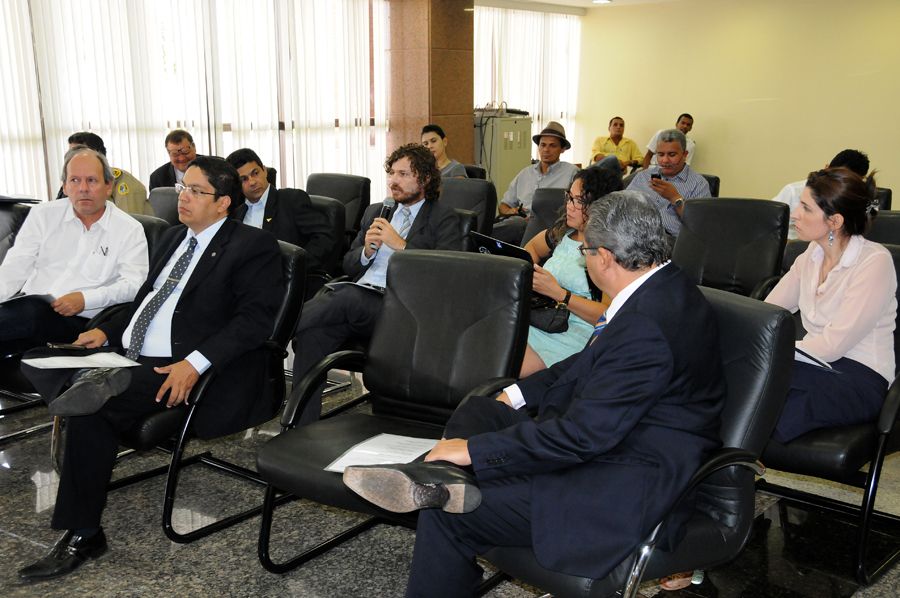 Defensora pública Elydia Leda Barros durante instalação do Conselho Superior de Segurança Pública.
