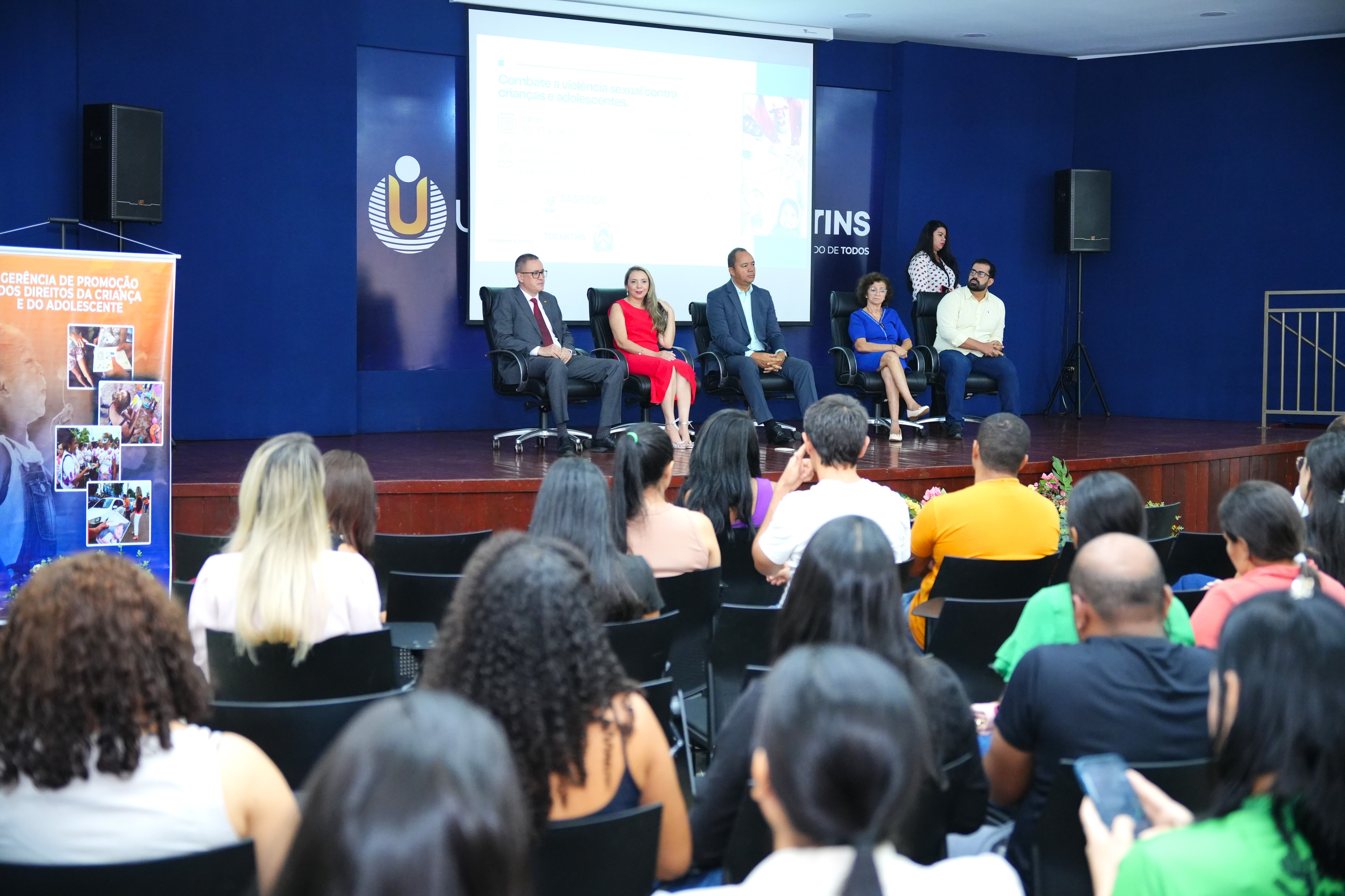 Gestores que atuam em defesa da política de atendimento da Criança e do Adolescente falaram durante a abertura do Evento