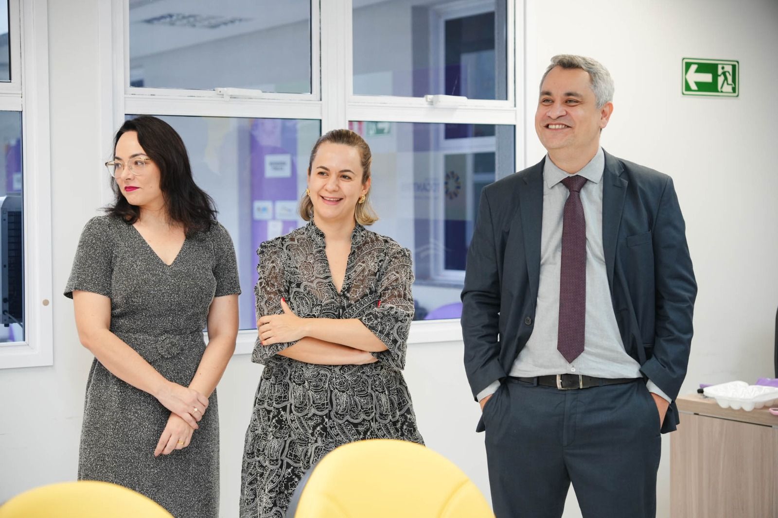 A presidente da Adpeto defensora Karla Nogueira, a coordenadora do Nudem defensora Pollyana Assunção acompanhar a visita ao lado do Defensor público-geral Pedro Alexandre