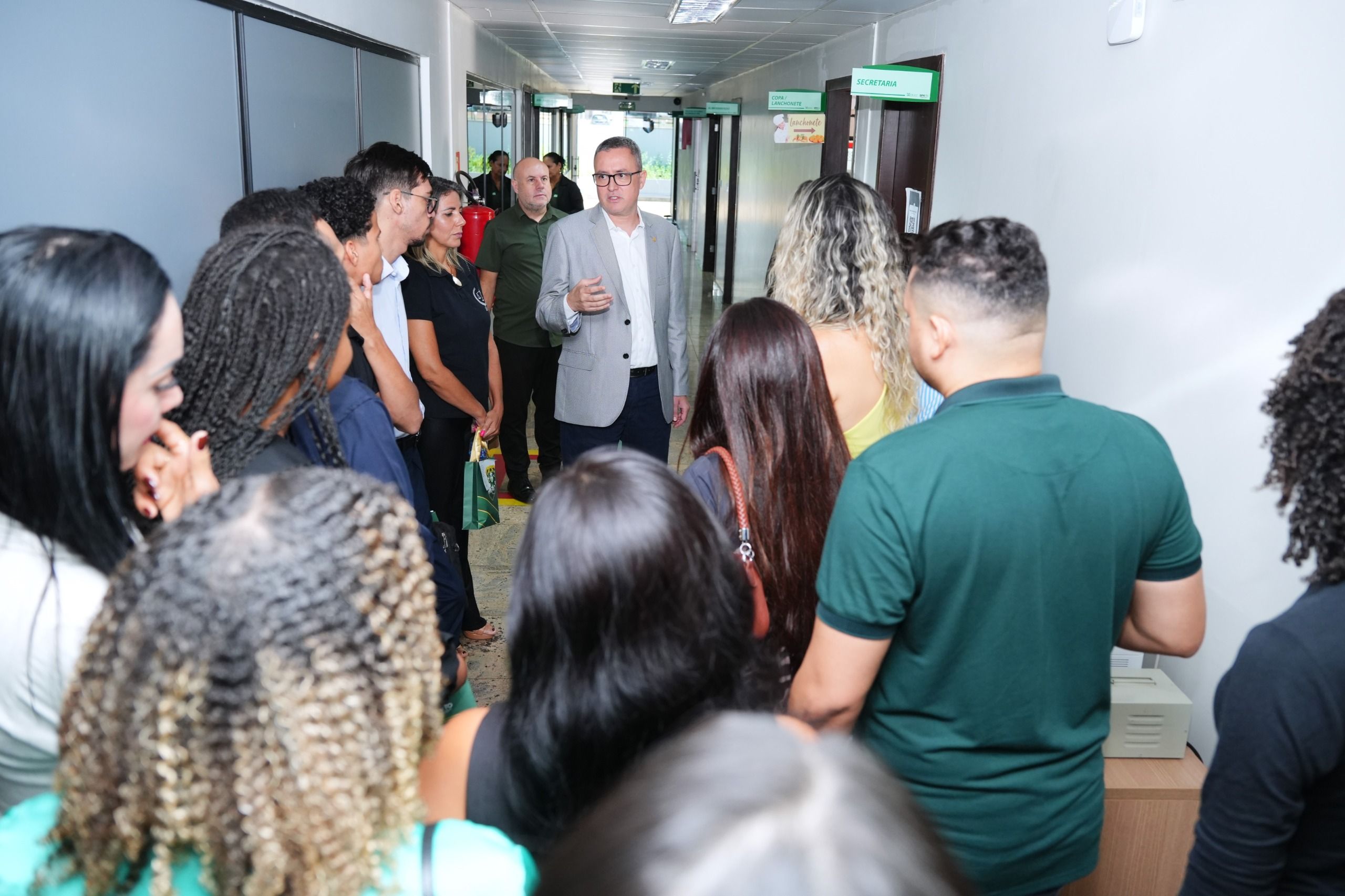 Durante a atividade, houve uma visita aos setores da DPE-TO.