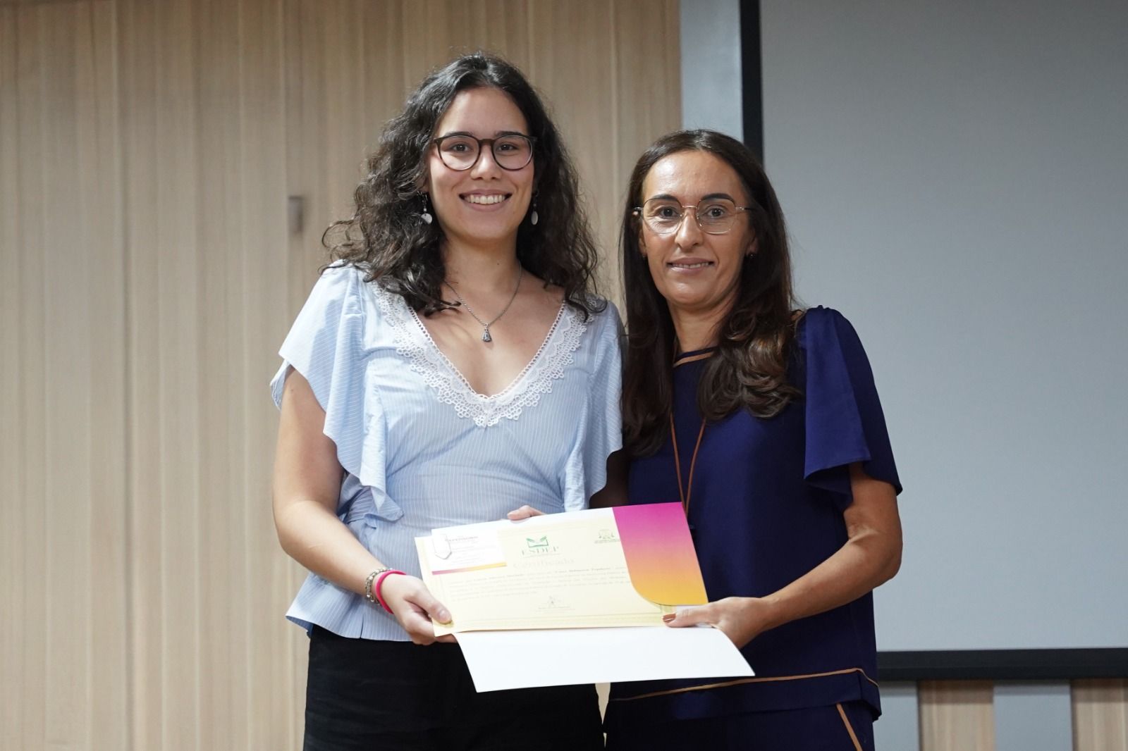 Isabela Oliveira, 21 anos, está entre as formandas e destacou que a formação irá contribuir com o seu trabalho