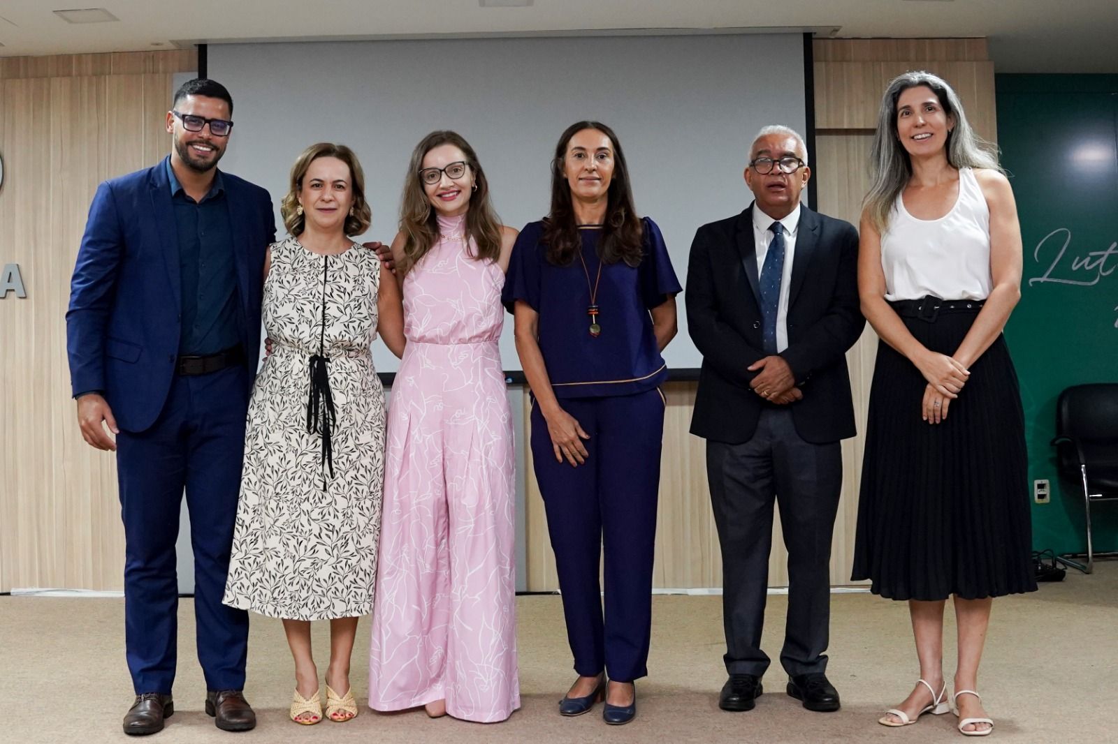 O momento reuniu defensores públicos e representantes políticos
