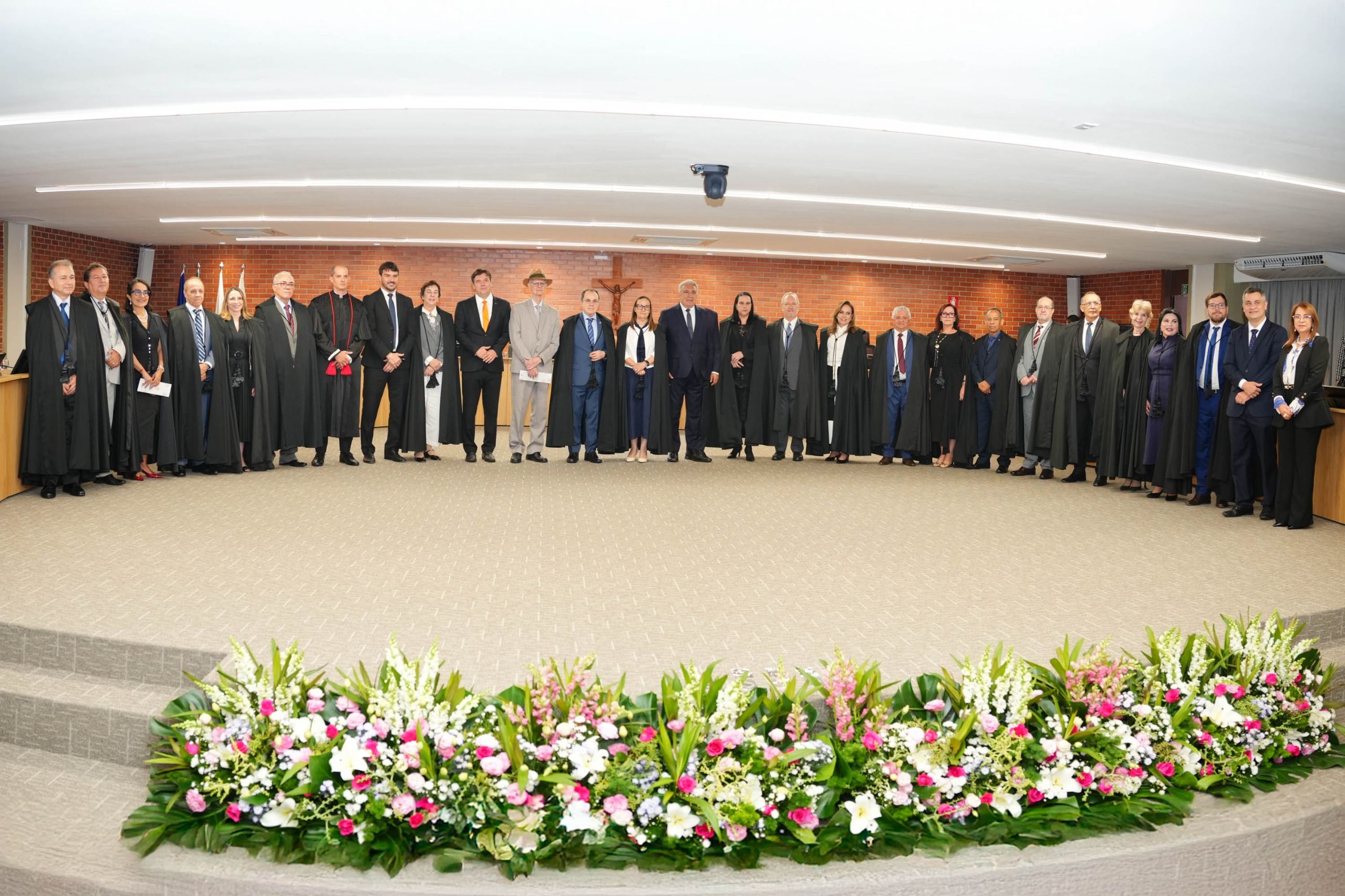 O evento desembargadores do TJTO, além de representantes dos Poderes Executivo e Legislativo, e demais instituições do sistema de Justiça