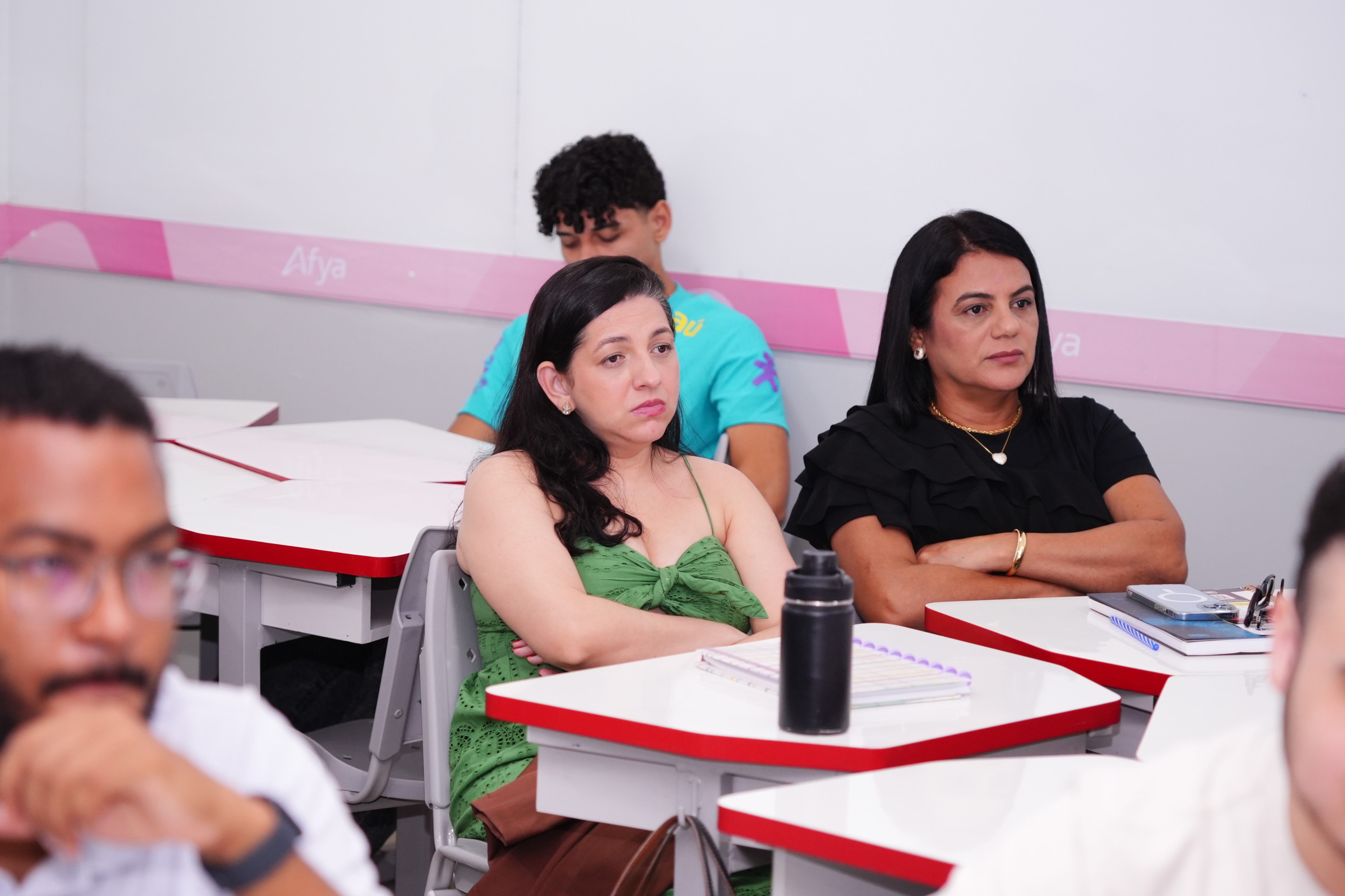 A acadêmica do 2º período de Direito, Laisy Daniella, (de verde) também destacou a importância da iniciativa para ampliar a percepção dos estudantes