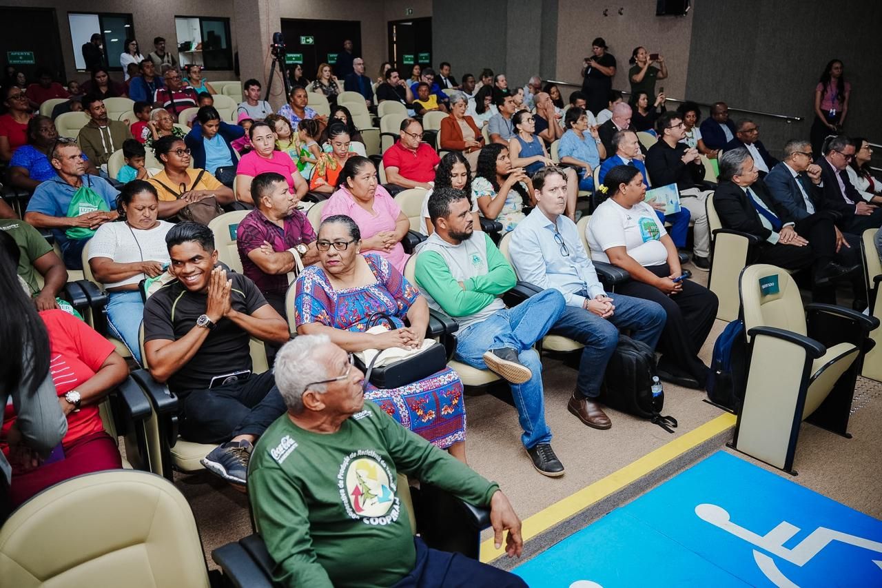 Solenidade reuniu catadoras e catadores de materiais recicláveis de Palmas