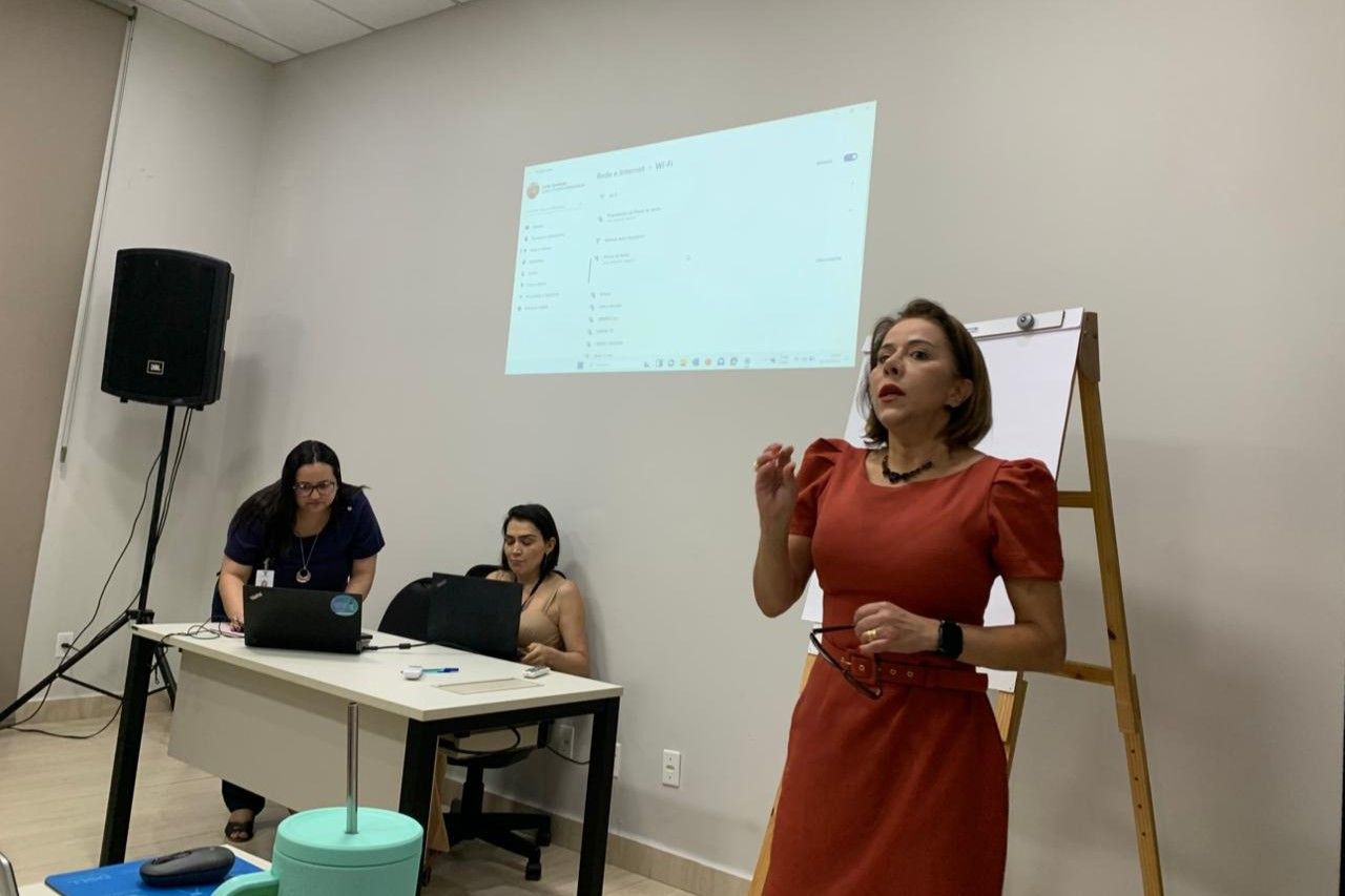 A coordenadora do Nucora, defensora pública Letícia Amorim, apresentou ações do Núcleo durante o encontro