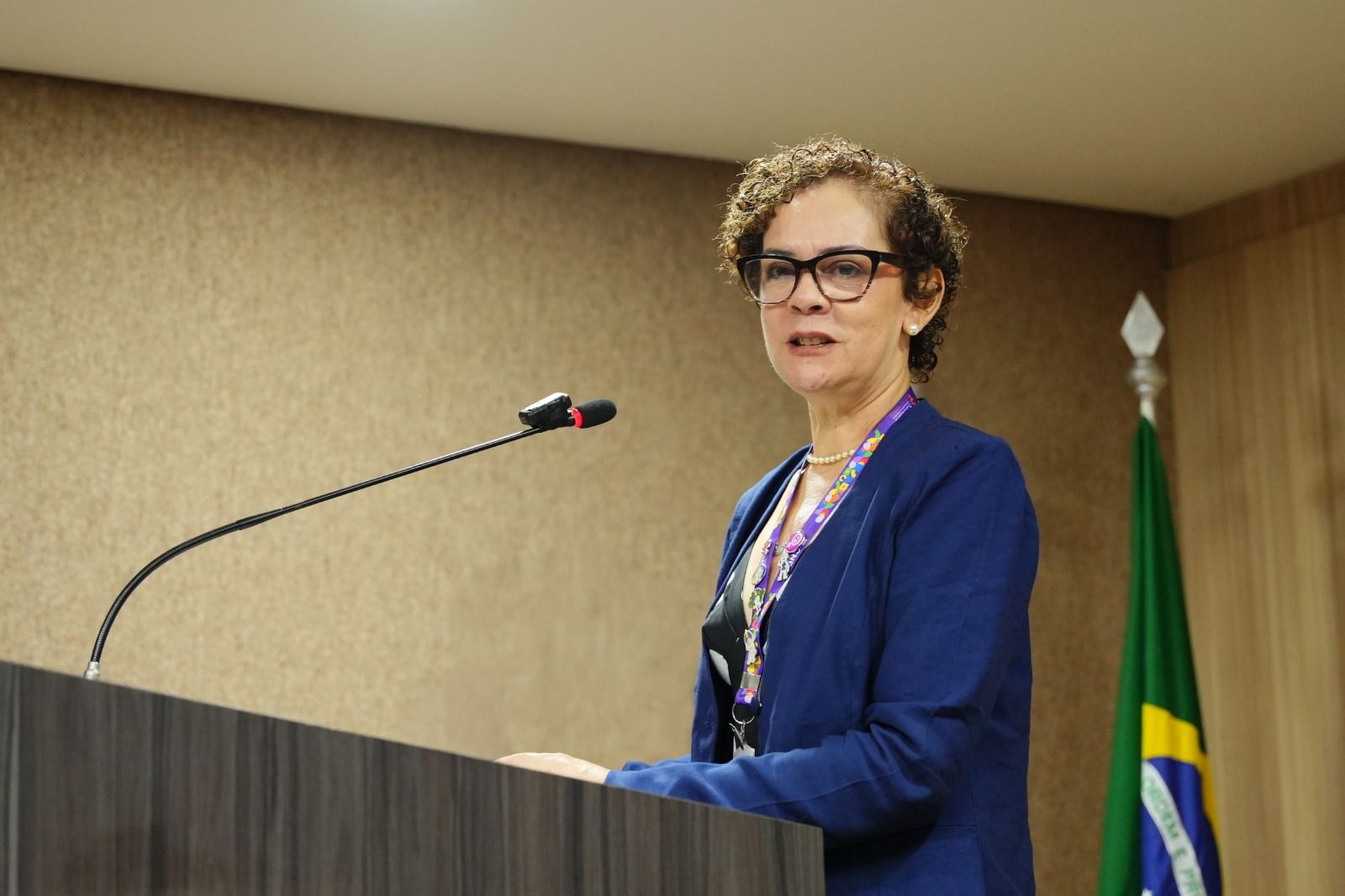Coordenadora-geral do Plano Nacional de Políticas para as Mulheres, Juliete Silva Oliveira durante fala no evento