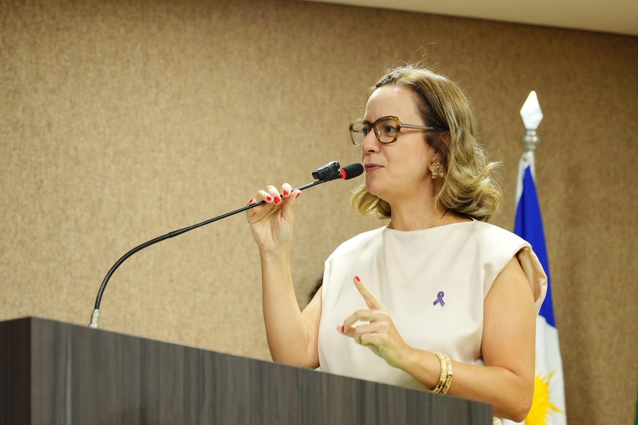 A coordenadora do Nudem, defensora pública Pollyana Assunção, que também foi homenageada durante o evento