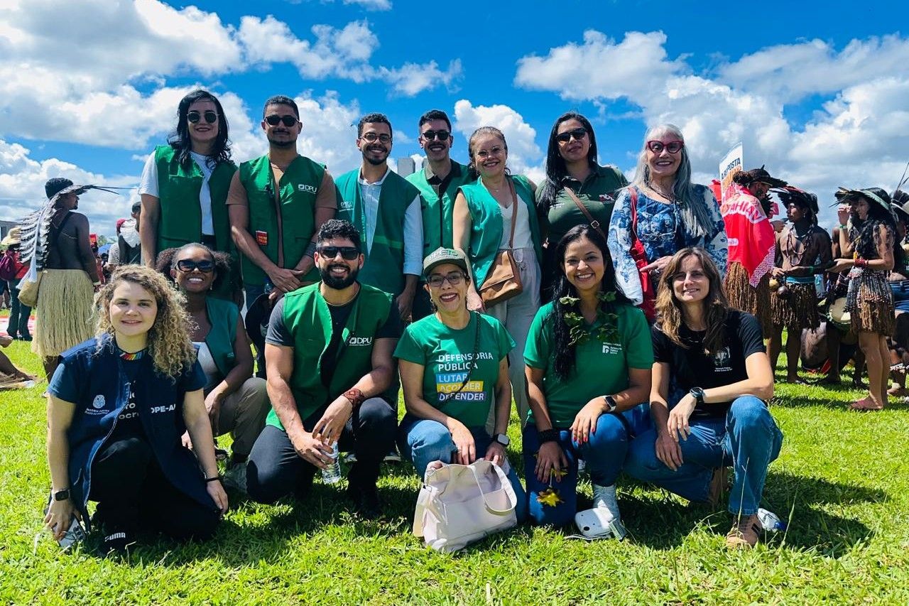 Defensoras e defensores públicos na Marcha dos Povos Indígenas
