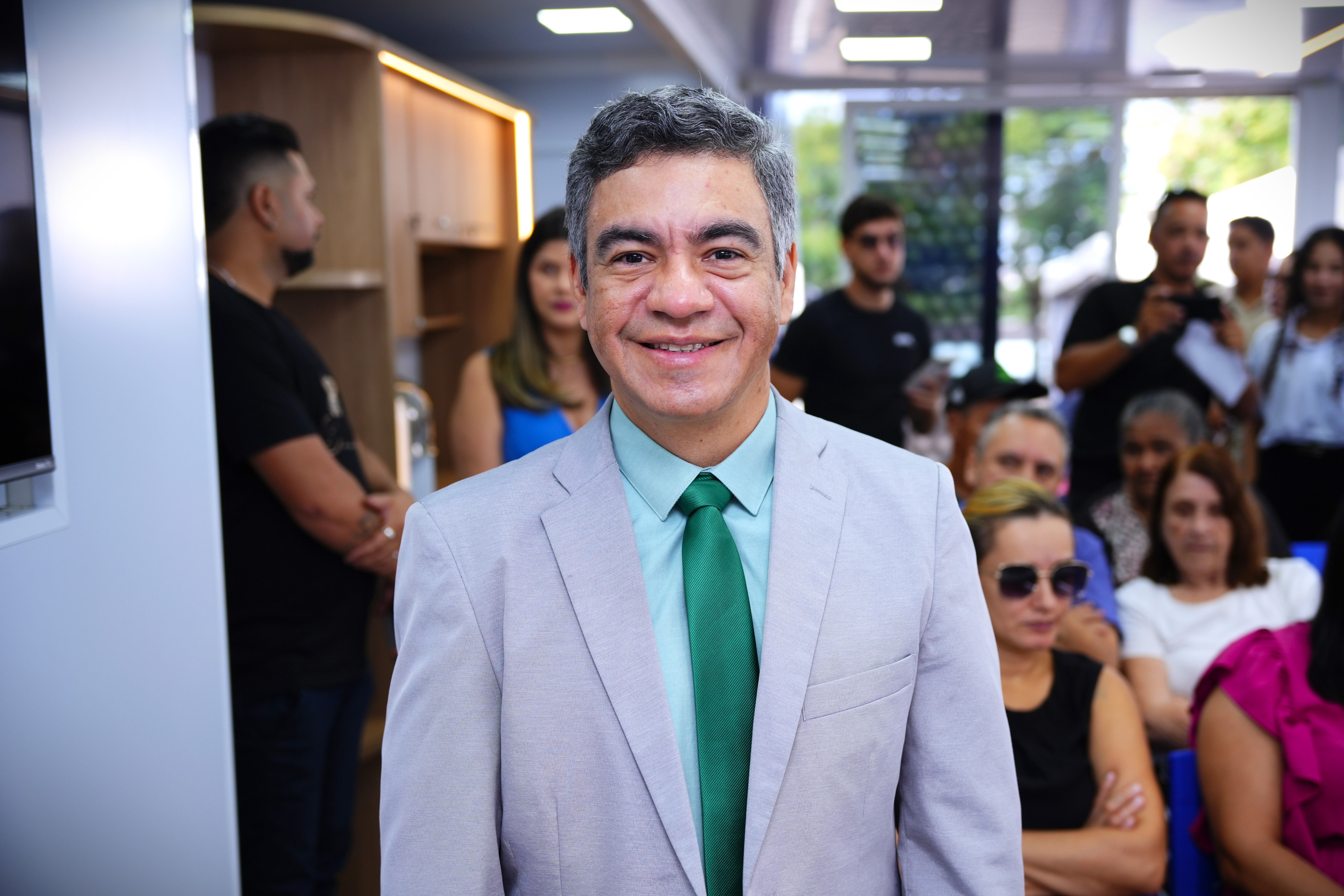 O coordenador do Nusa, defensor público Freddy Alejandro conhceu as dependências da Unidade