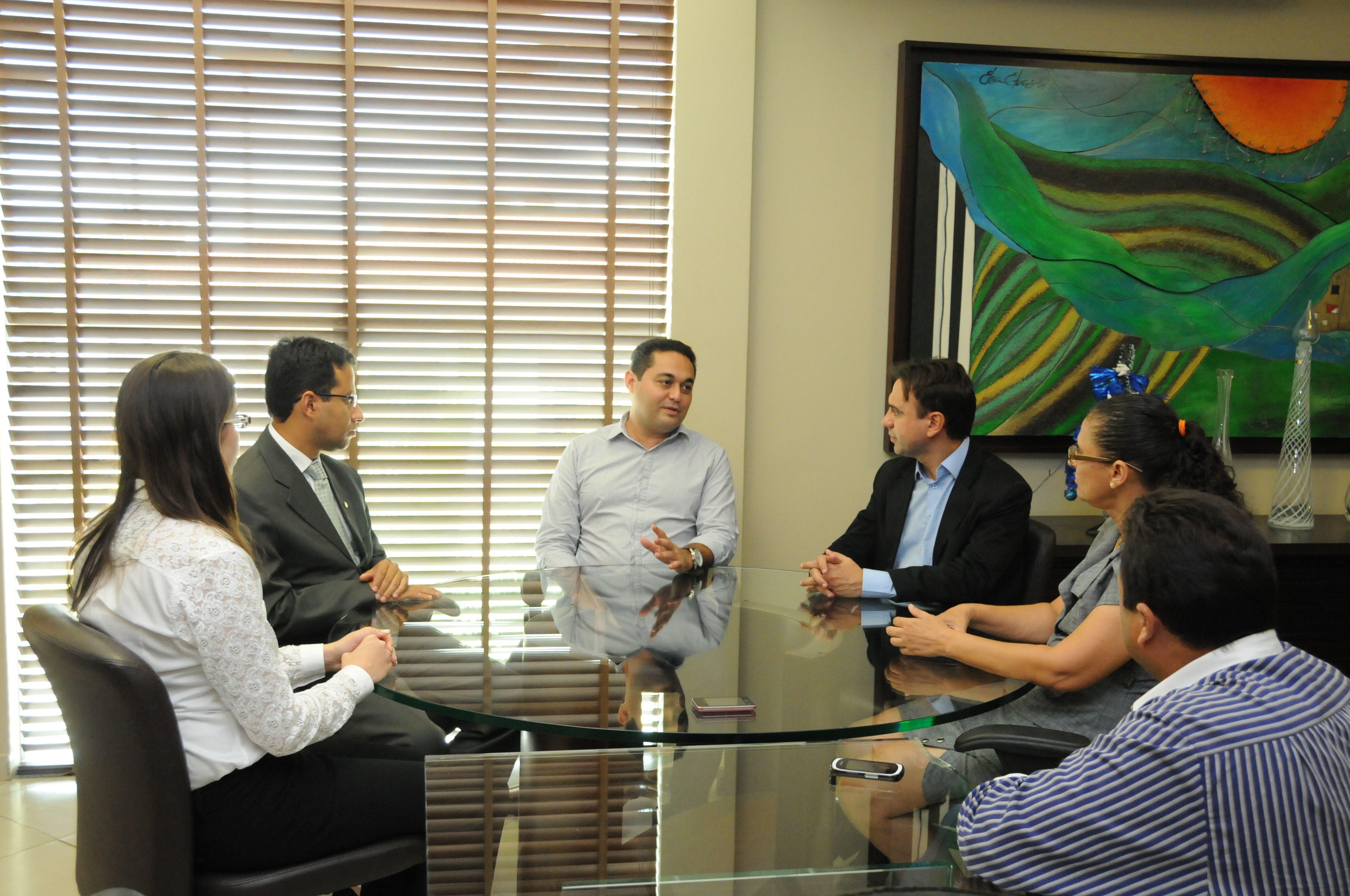 Defensor público geral, Marlon  Amorim, defensor Leonardo Coelho e as defensoras Michele Vanessa e Teresa de Maria durante visita ao prefeito de Pedro Afonso Jario Soares Mariano