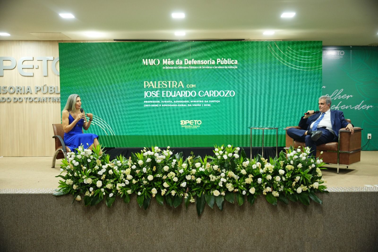 Defensora pública Elydia Monteiro mediou momento de perguntas para o palestrante