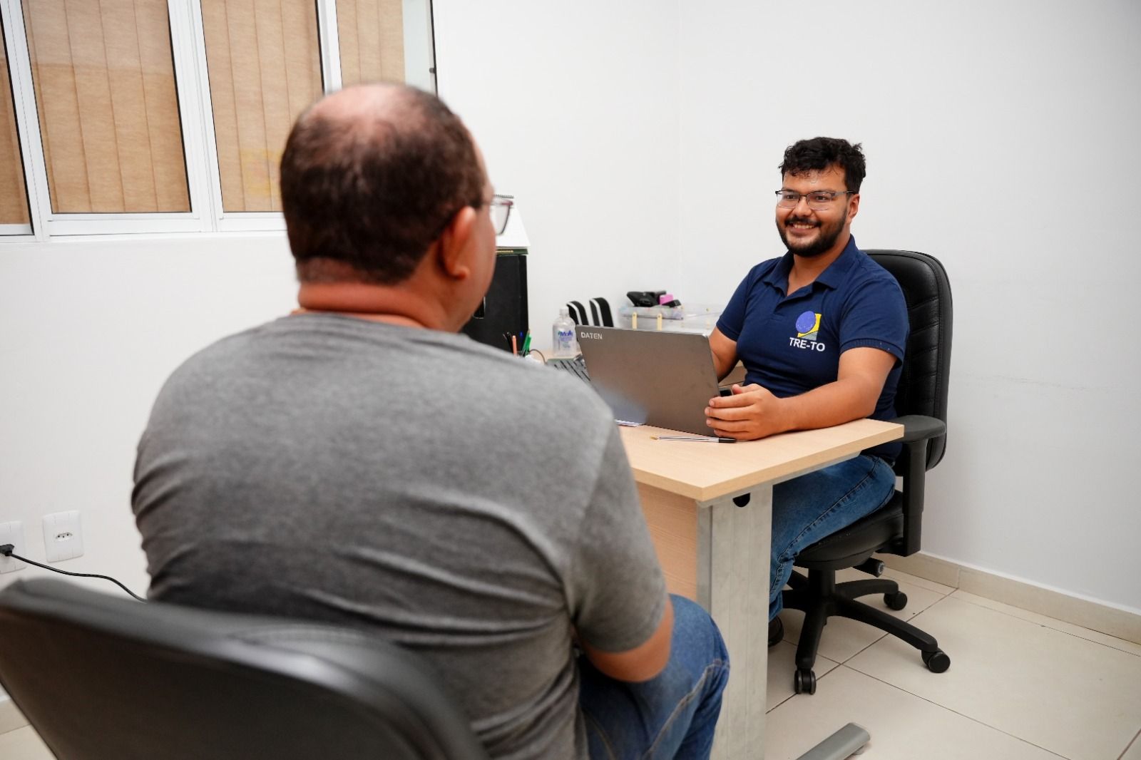 Atendimento eleitoral com a equipe do Tribunal Regional Eleitoral do Tocantins