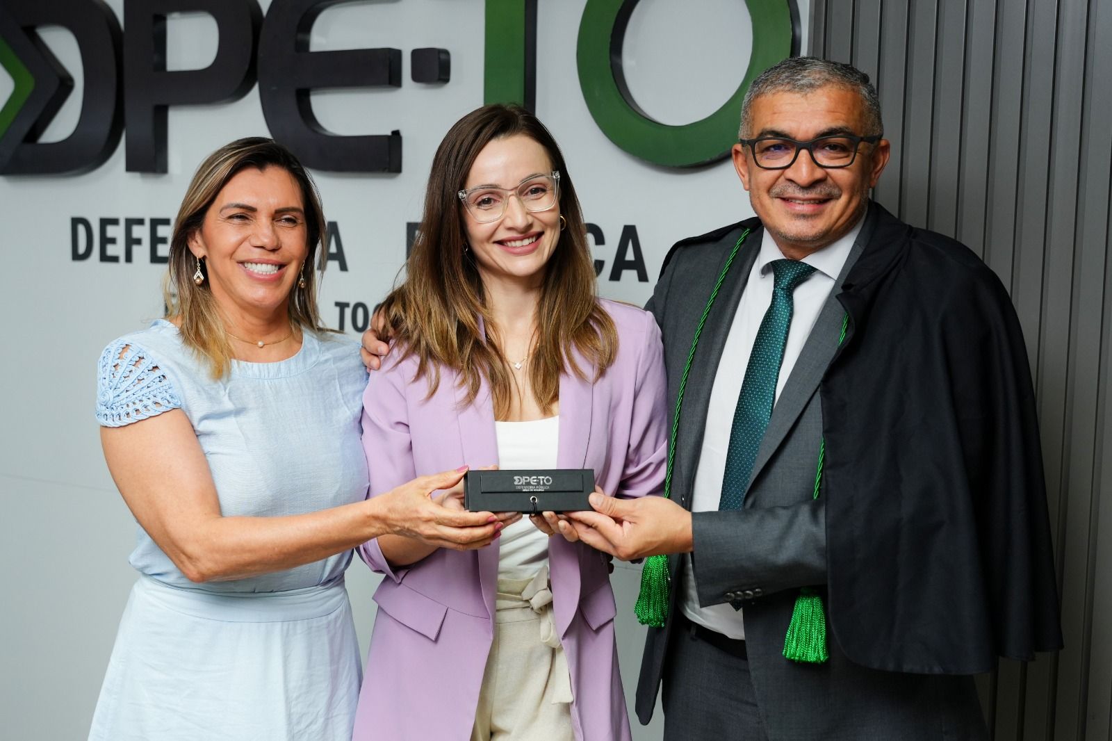 Flávia Hardt foi homenageada pela Corregedoria Geral da DPE-TO