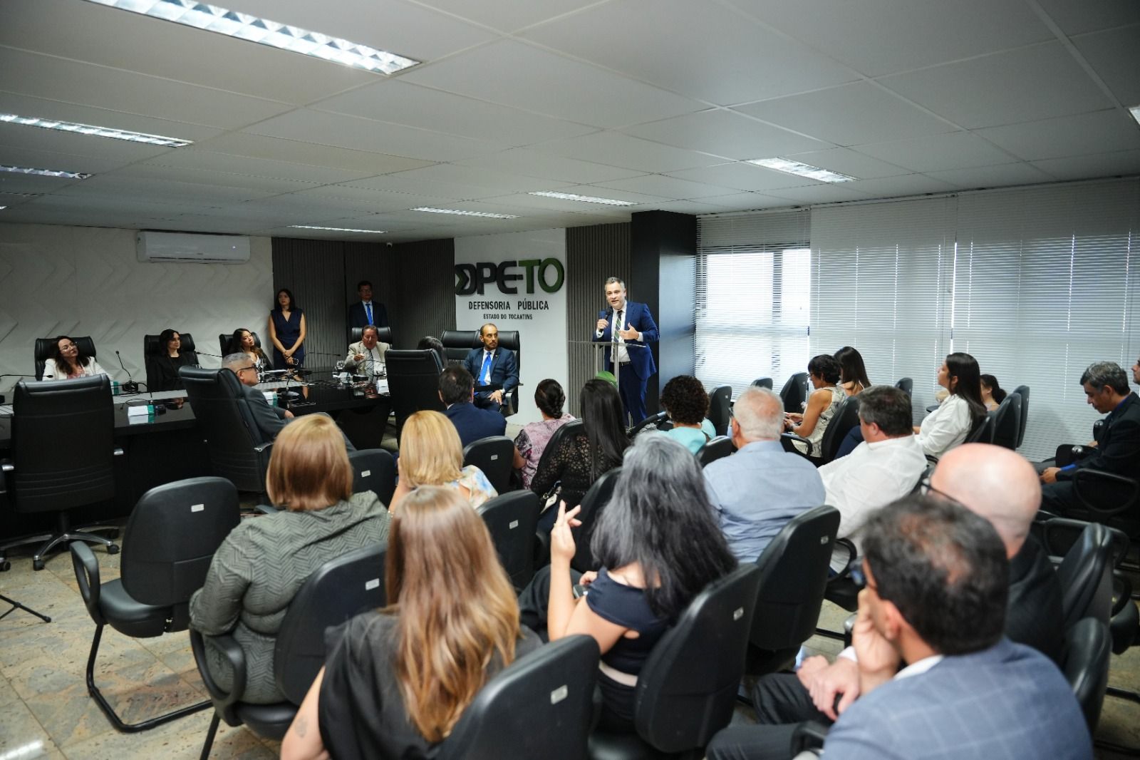 A solenidade contou com a presença de membras(os), servidoras(es), autoridades e familiares das empossadas