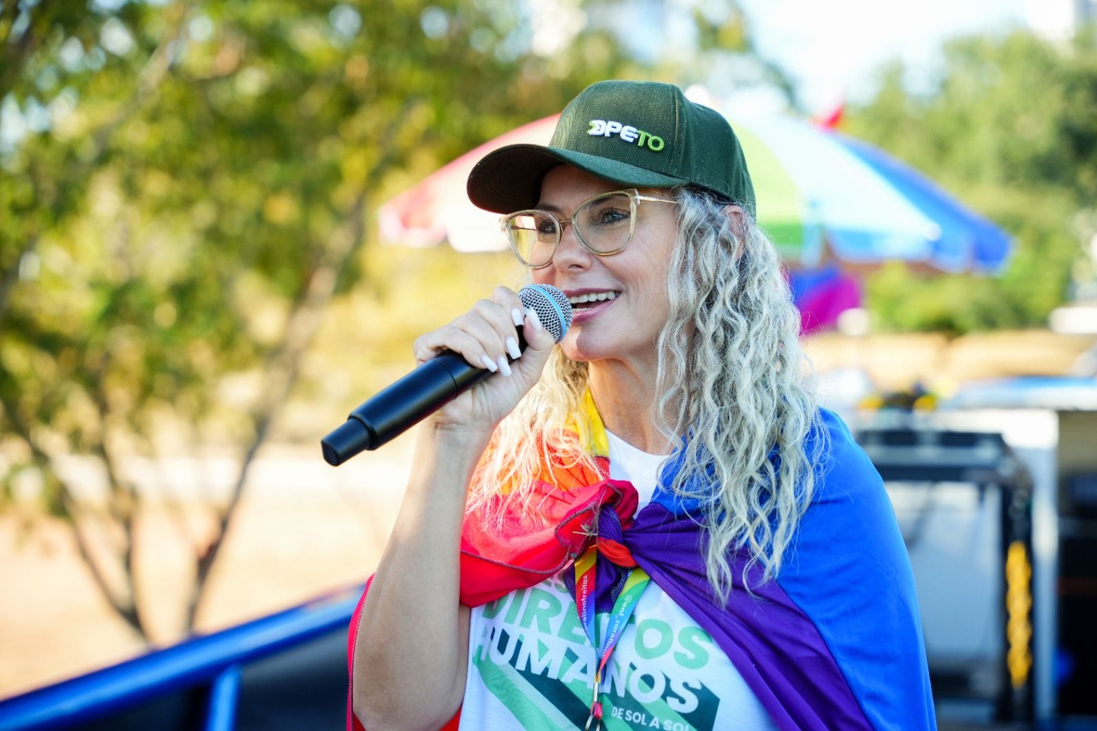 “A população LGBTQIAPN+ ainda enfrenta situações de invisibilidade e vulnerabilidade em diferentes espaços da sociedade", disse a defensora pública Franciana Di Fátima