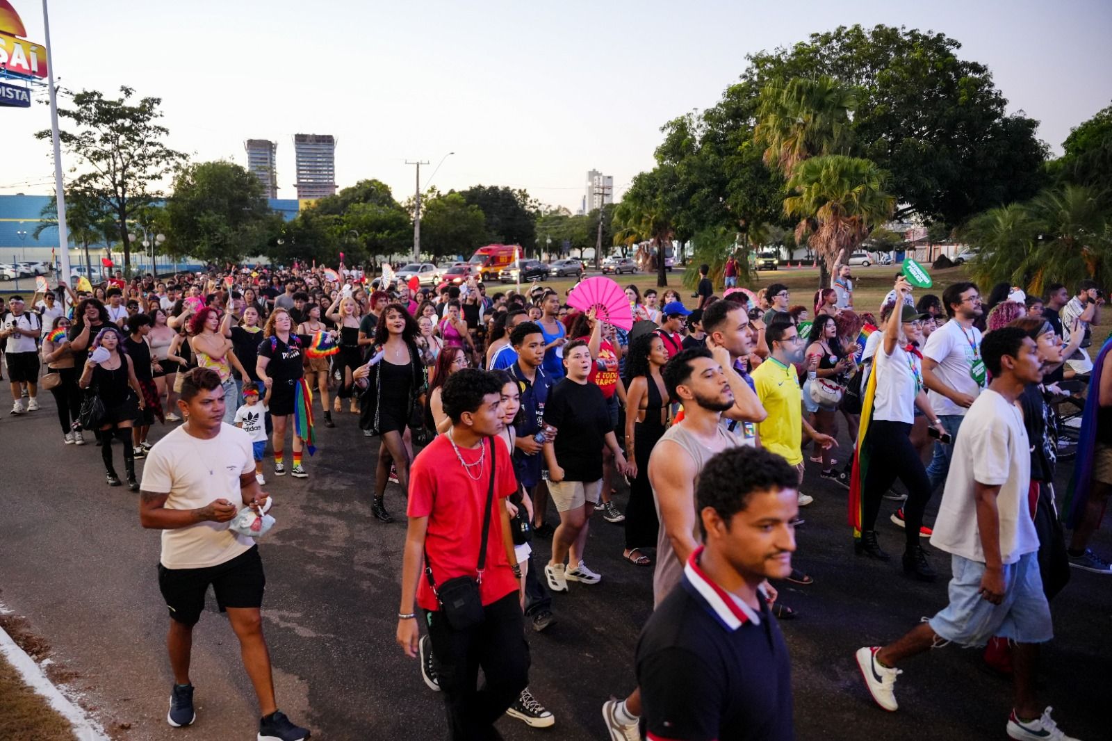 A Parada ocupou as principais vias da cidade, celebrando a diversidade, a força, o orgulho e o colorido da comunidade LGBTQIAPN+