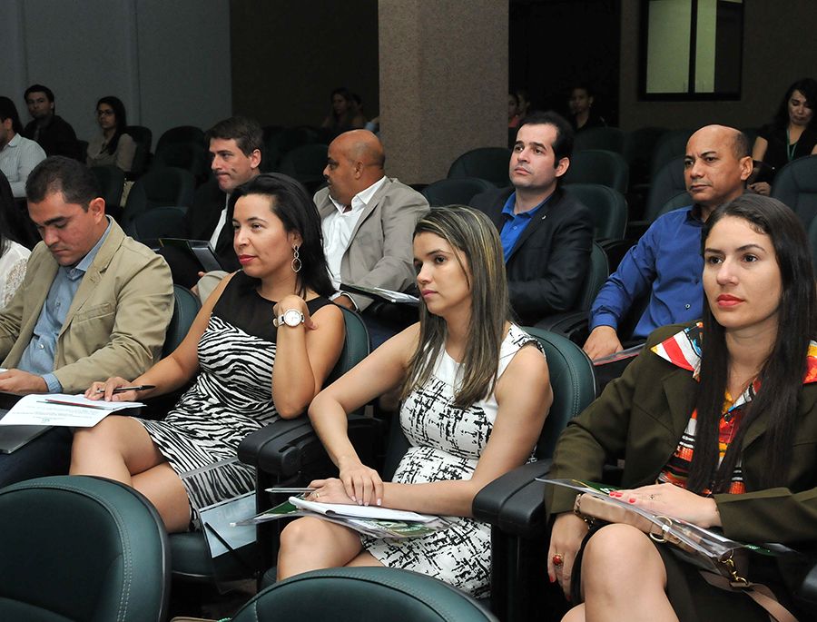 Defensores públicos durante a palestra