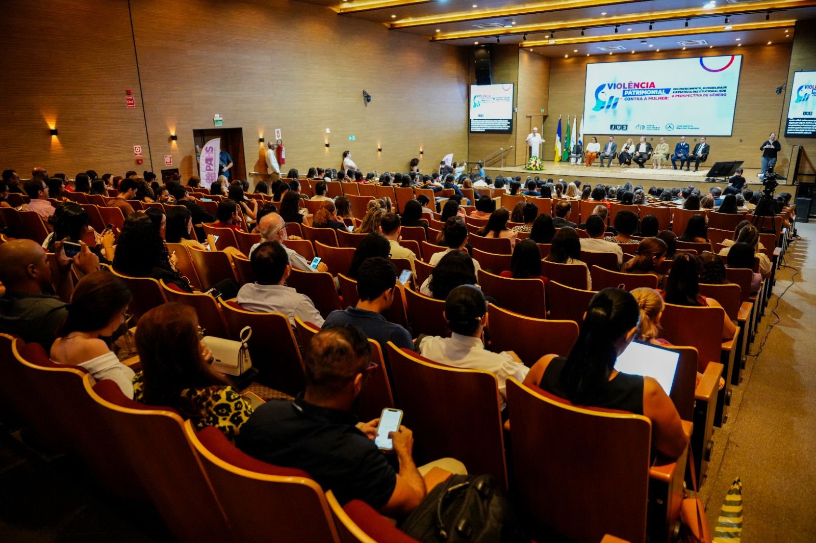 No auditório do TJTO, o reuniu profissionais e interessados na temática para discutir estratégias de reconhecimento e enfrentamento desse tipo de violência