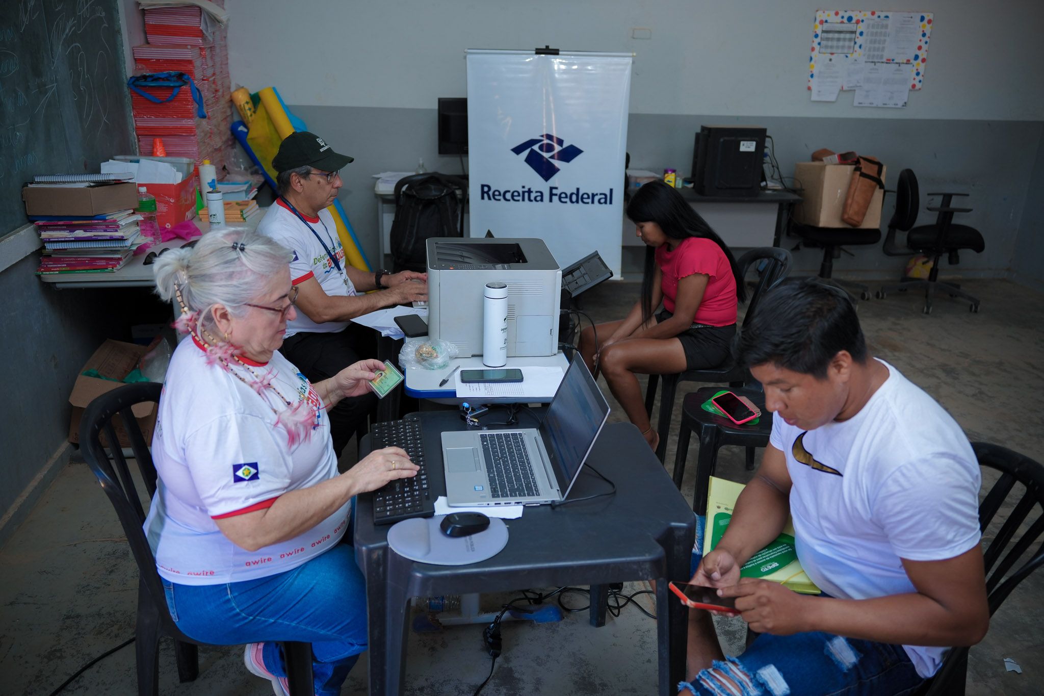 Atendimento da Receita Federal, parceira da DPE-TO no atendimento na Aldeia Santa Isabel do Morro