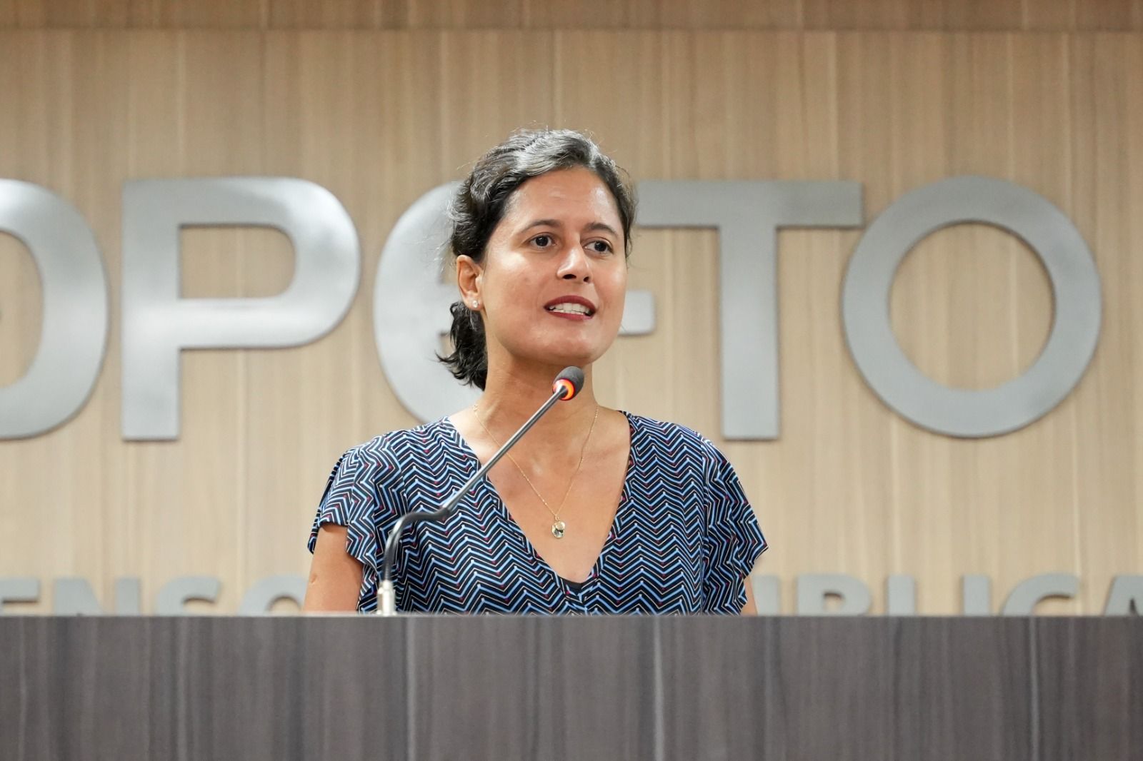 A coordenadora da pós-graduação, defensora pública Téssia Gomes Carneiro, em sua fala de boas-vindas desejou um caminhar de troca de saberes aos novos alunos durante o curso