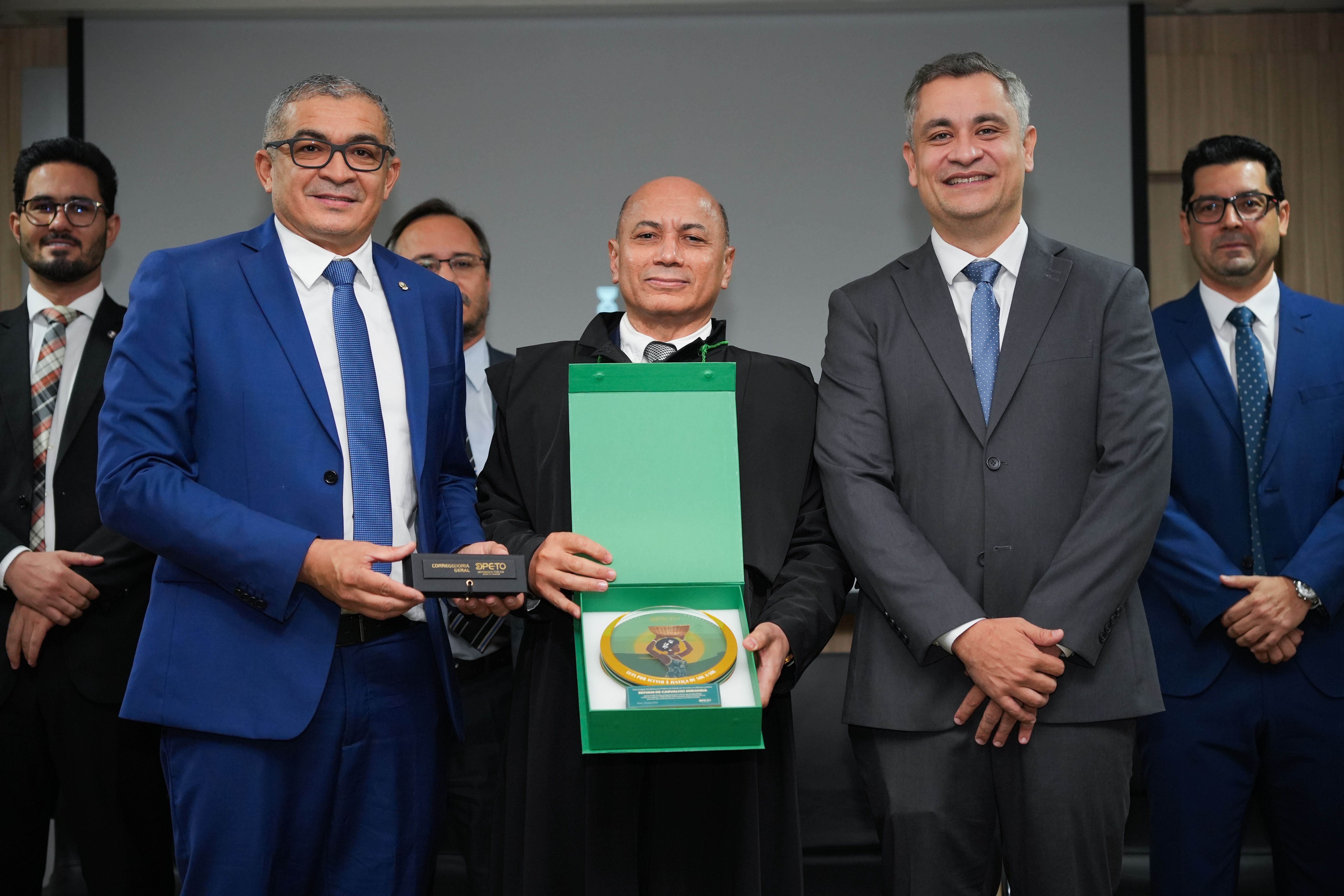 Defensor promovido Edivan de Carvalho