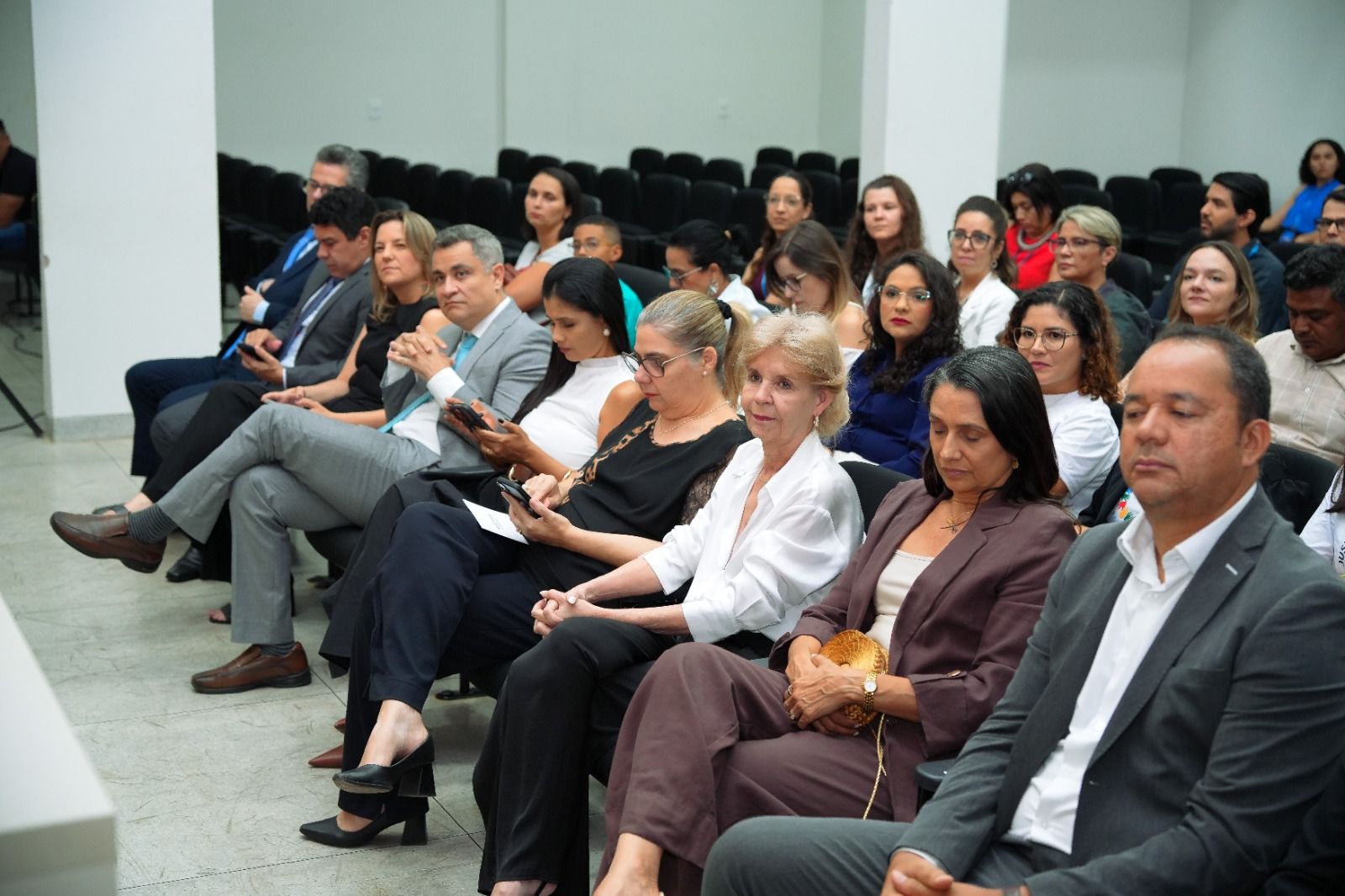 Autoridades durante o evento de inauguração da nova sala de Justiça Restaurativa