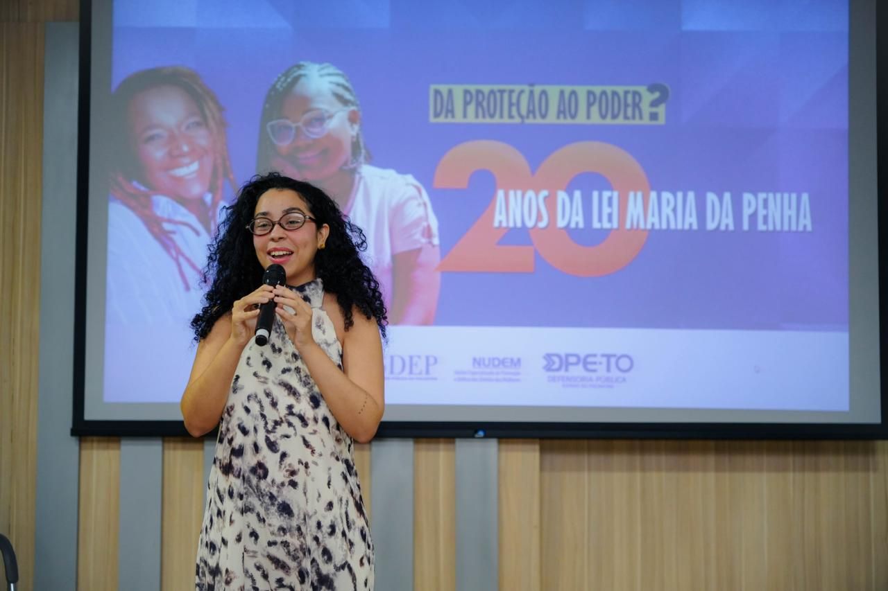 A advogada e escritora Celine Azevedo realizou uma intervenção artística no evento