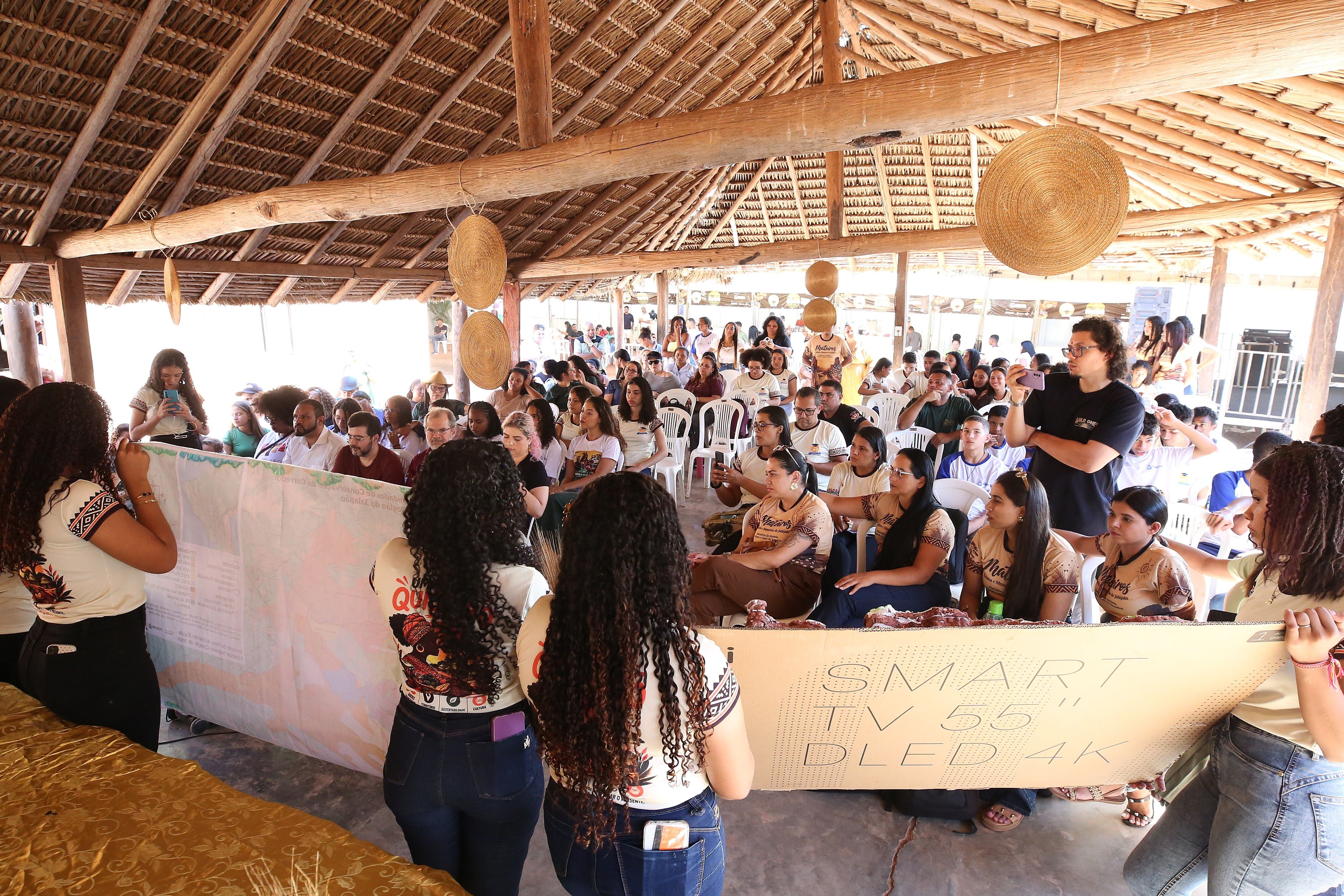 A Festa da Colheita do Capim Dourado é uma momento de cultura e tradição que reune toda a comunidade local