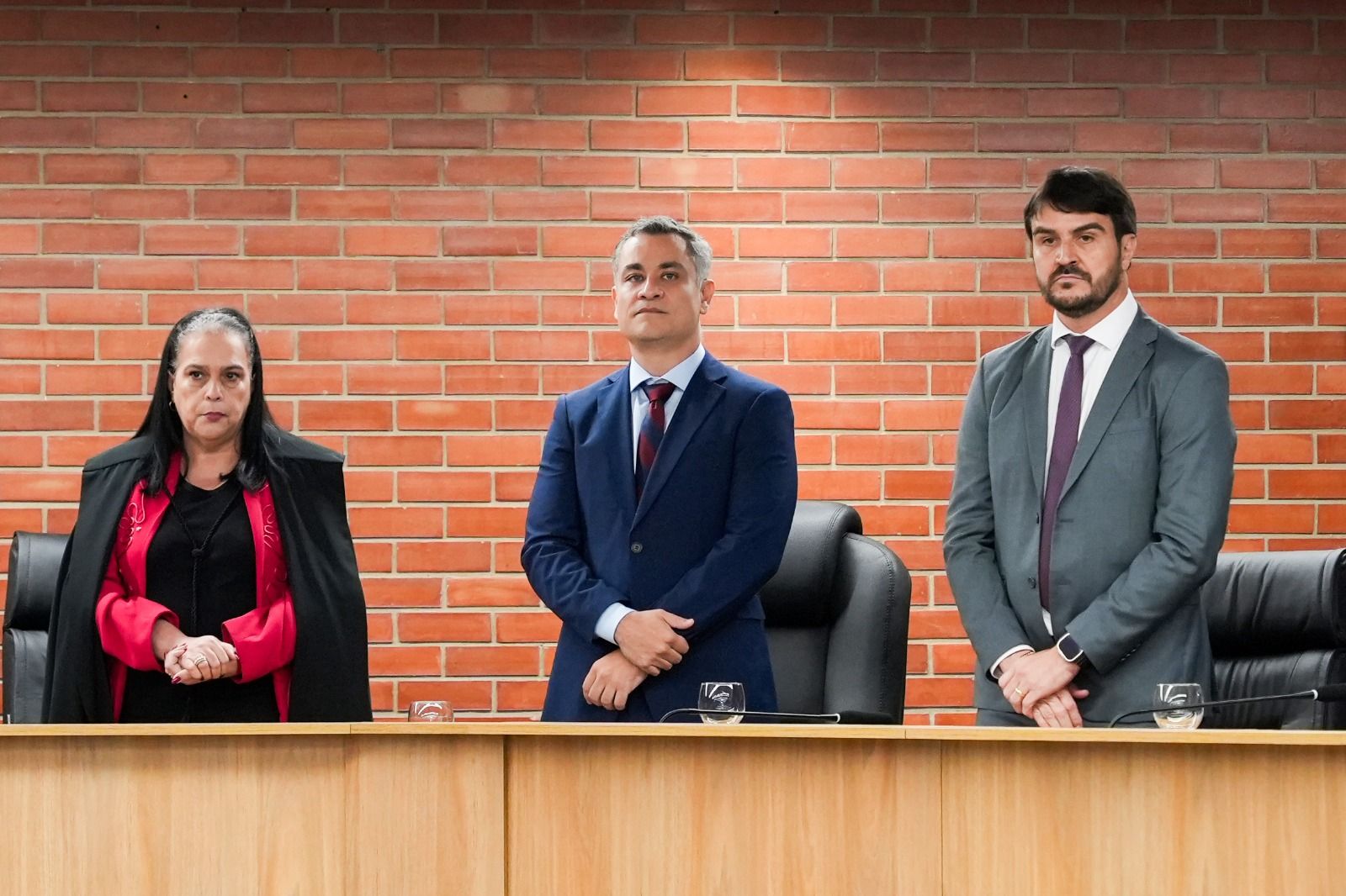 Defensor público-geral Pedro Alexandre (C) prestigiou a solenidade
