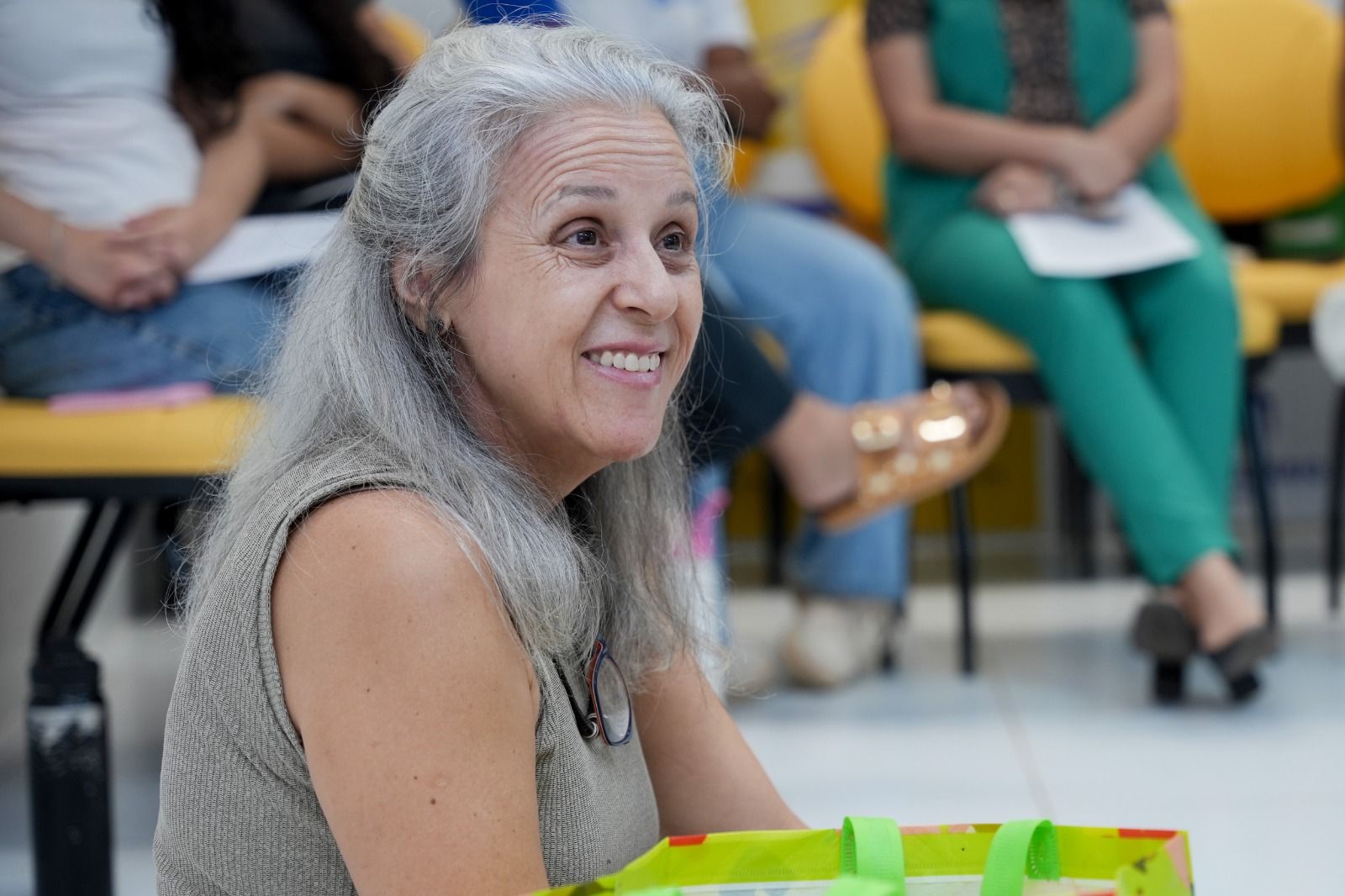 Uma das palestrantes da atividade, aluna da pós-graduação da Esdep, Soraia Campos Almeida, ressaltou a importância de ampliar o conhecimento sobre os serviços disponíveis para mulheres em situação de violência