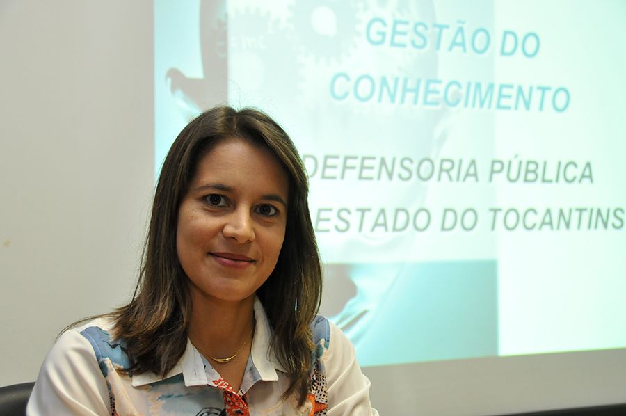 Paula Karina coordenadora do Curso de Gestão Pública da IFTO e ministra as disciplinas de Planejamento Estratégico e Tecnologia da Informação e Comunicação Aplicada ao Setor Público, na IFTO.