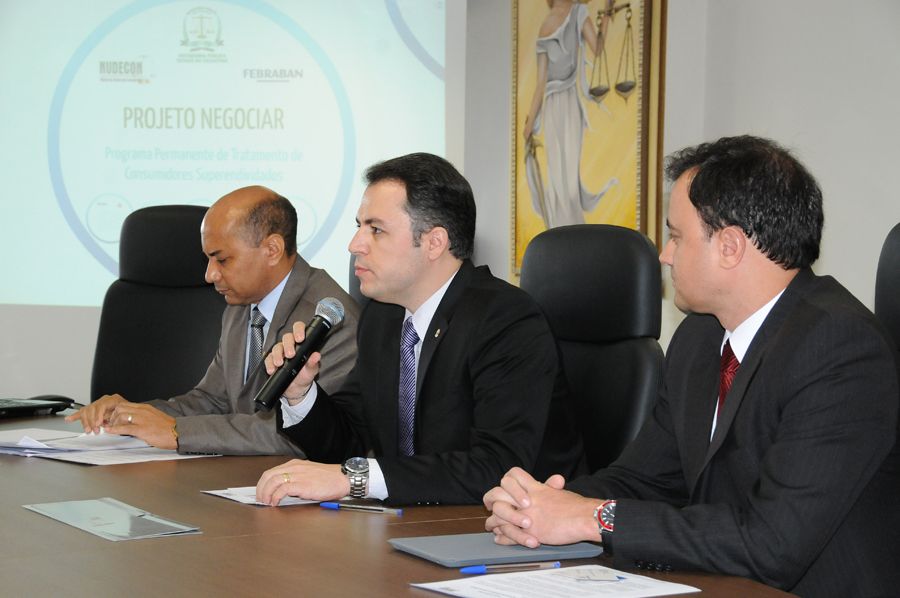 Defensor público Edivan de Carvalho Miranda, subdefensor público geral, Alexandre Augustus Elias El Zayek e o gerente de normas da Diretoria de Autorregulação da Federação Brasileira dos Bancos – FEBRABAN, Evandro Zuliani.